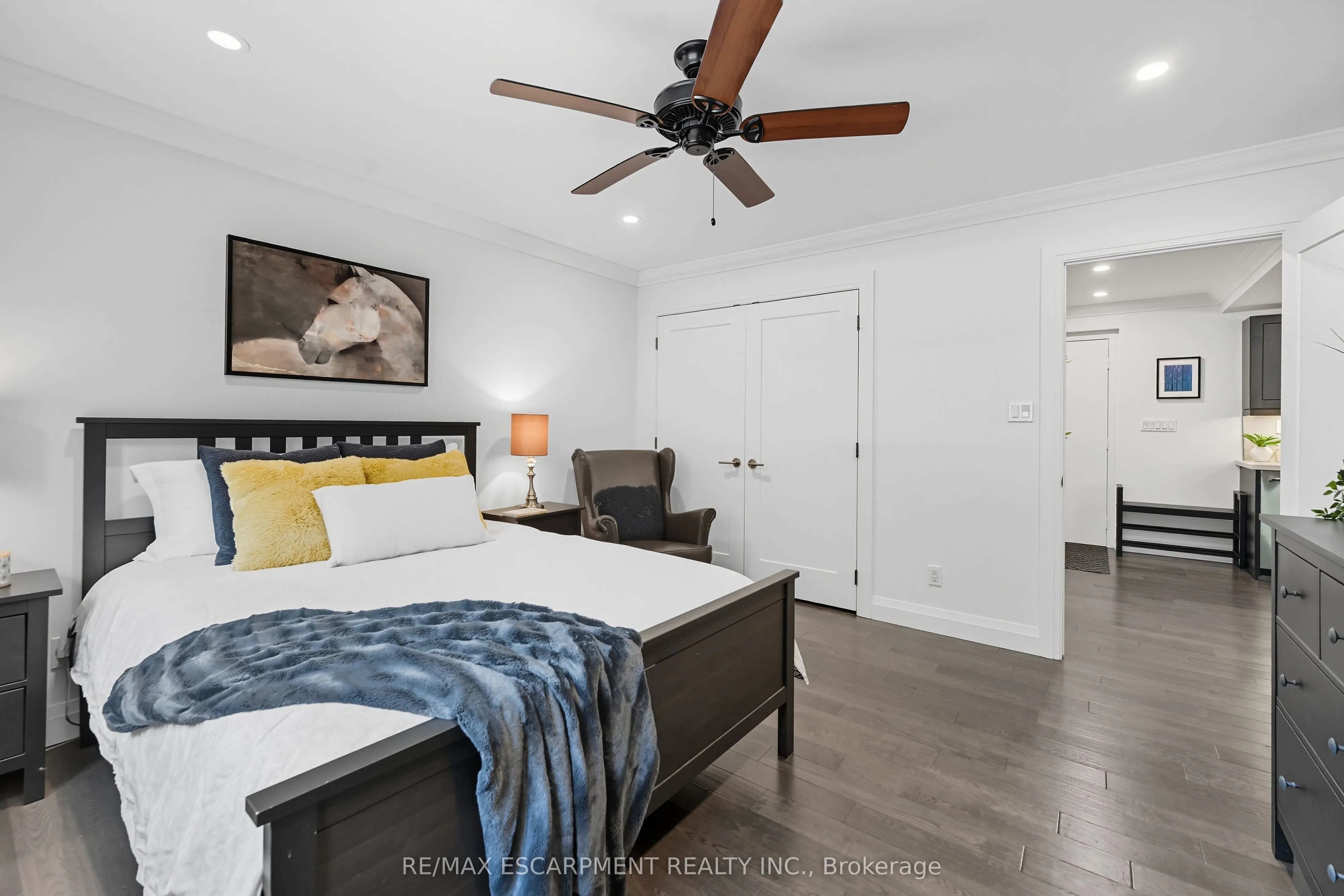 1377 Lakeshore Road, #104
