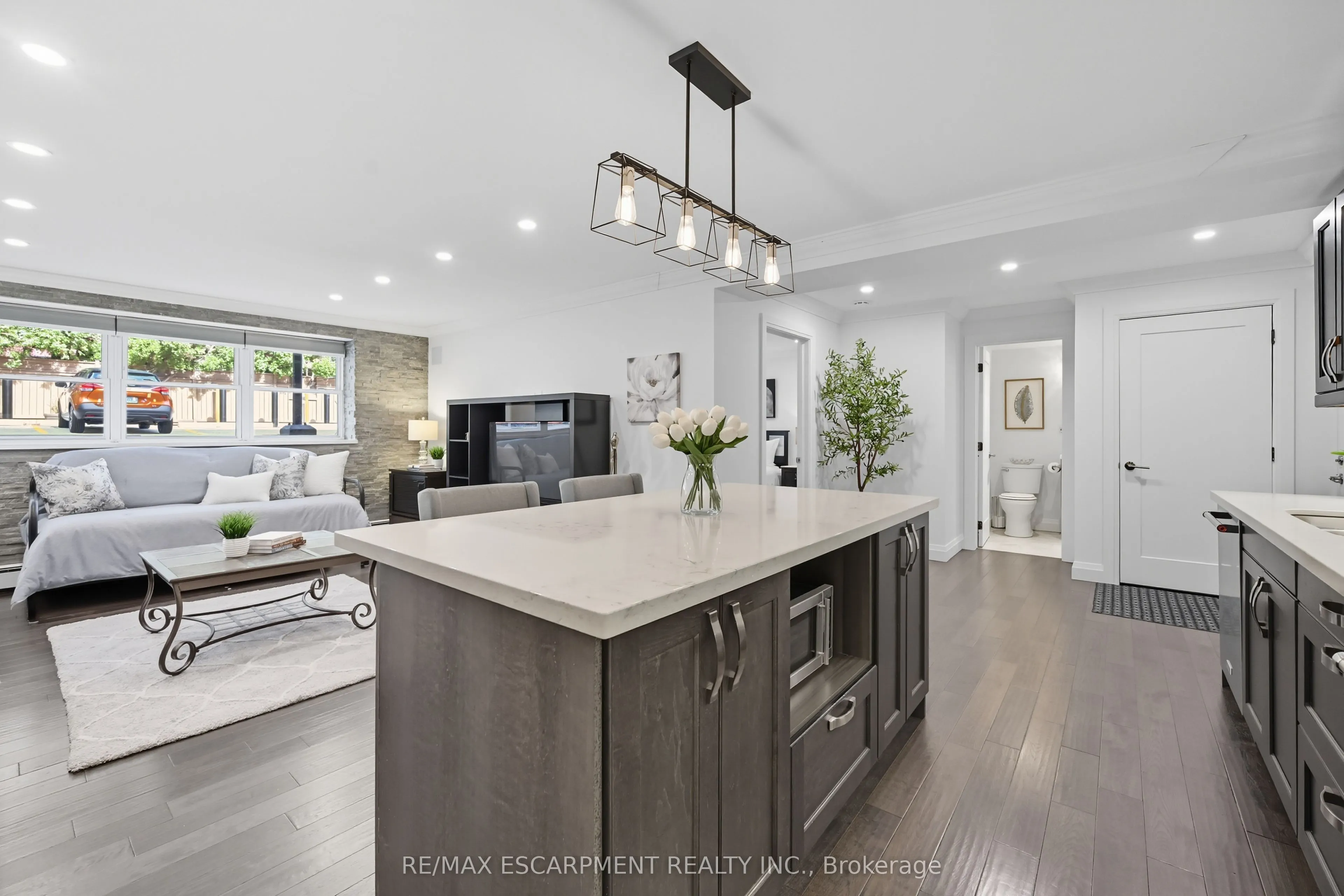 1377 Lakeshore Road, #104