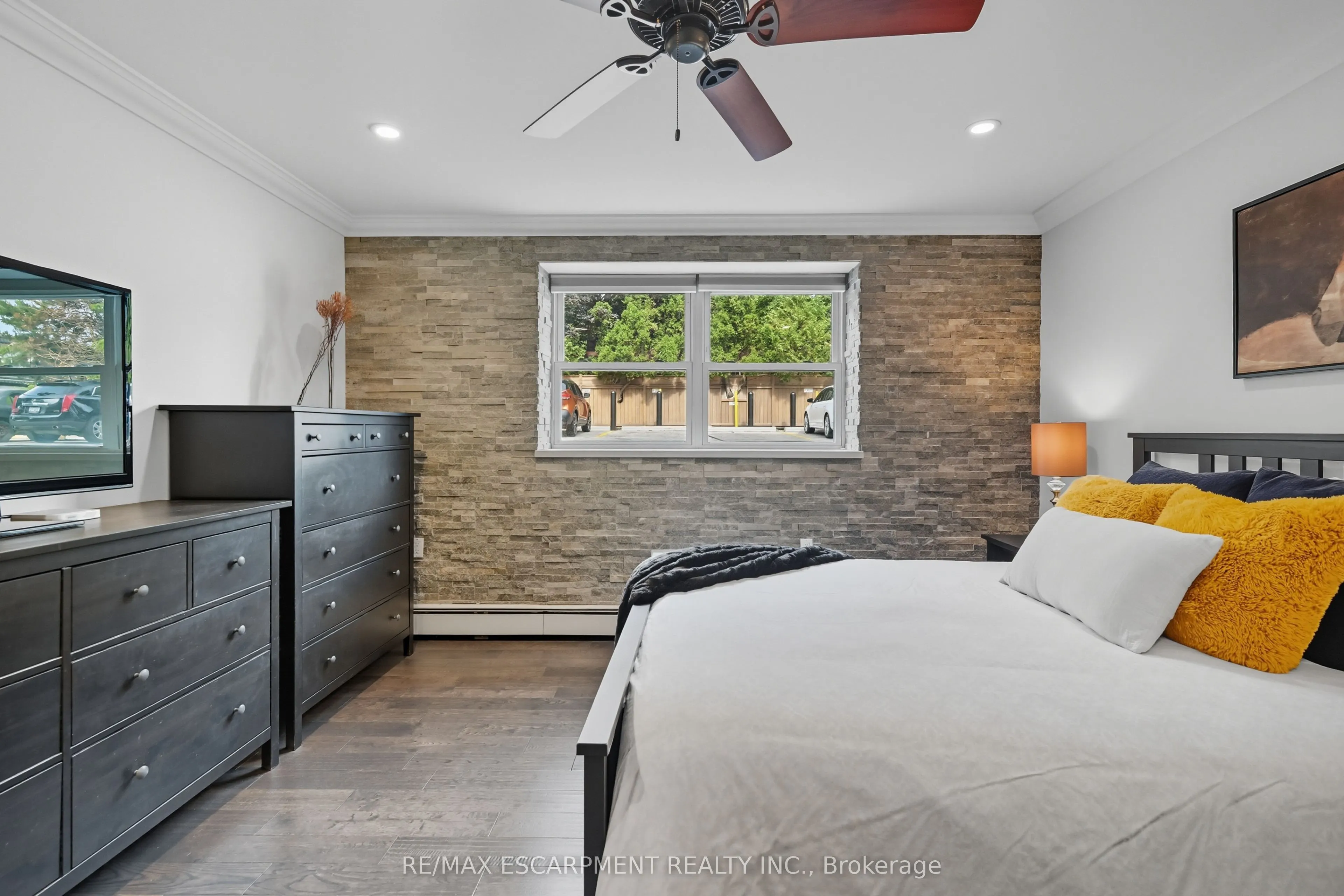 1377 Lakeshore Road, #104