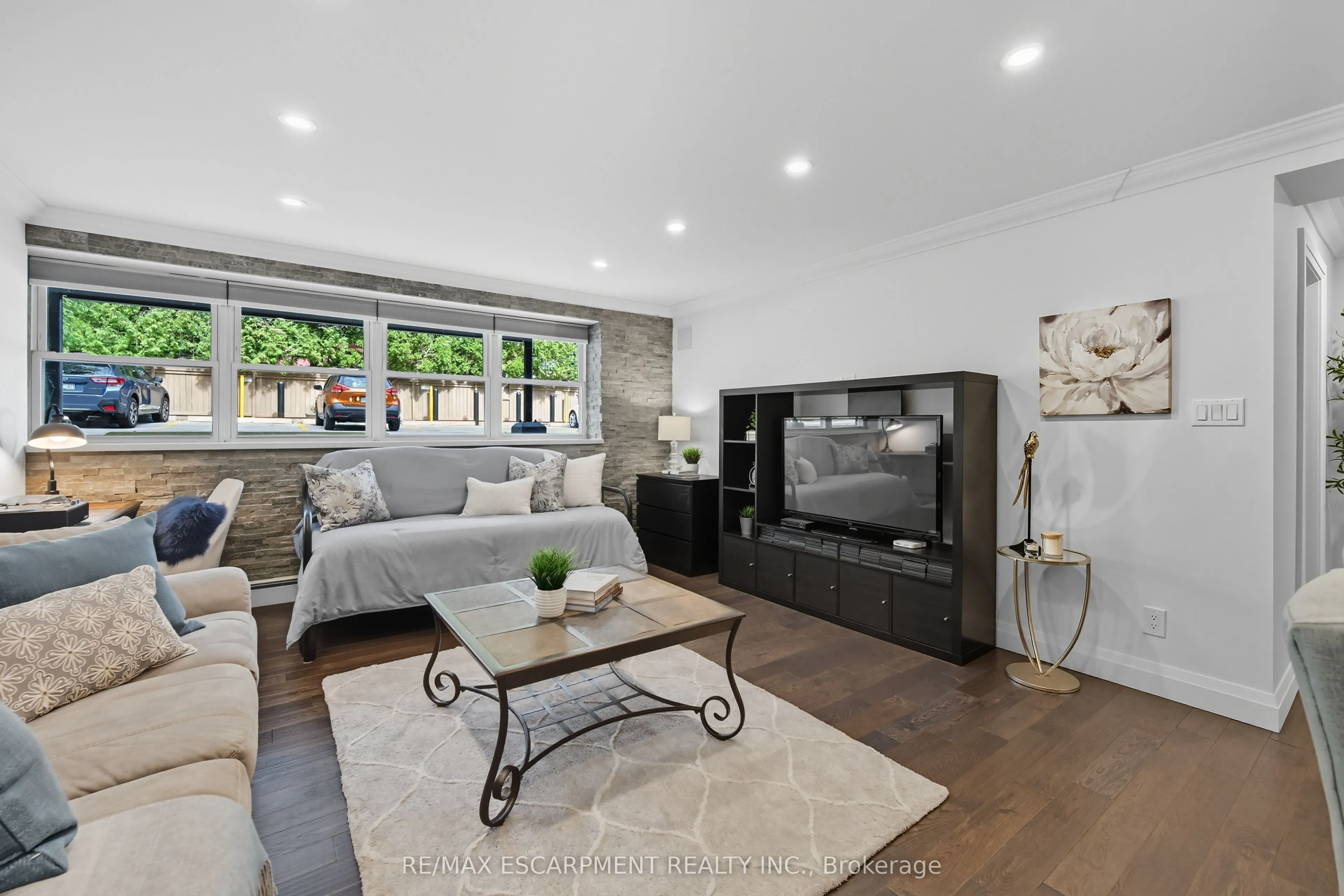 1377 Lakeshore Road, #104