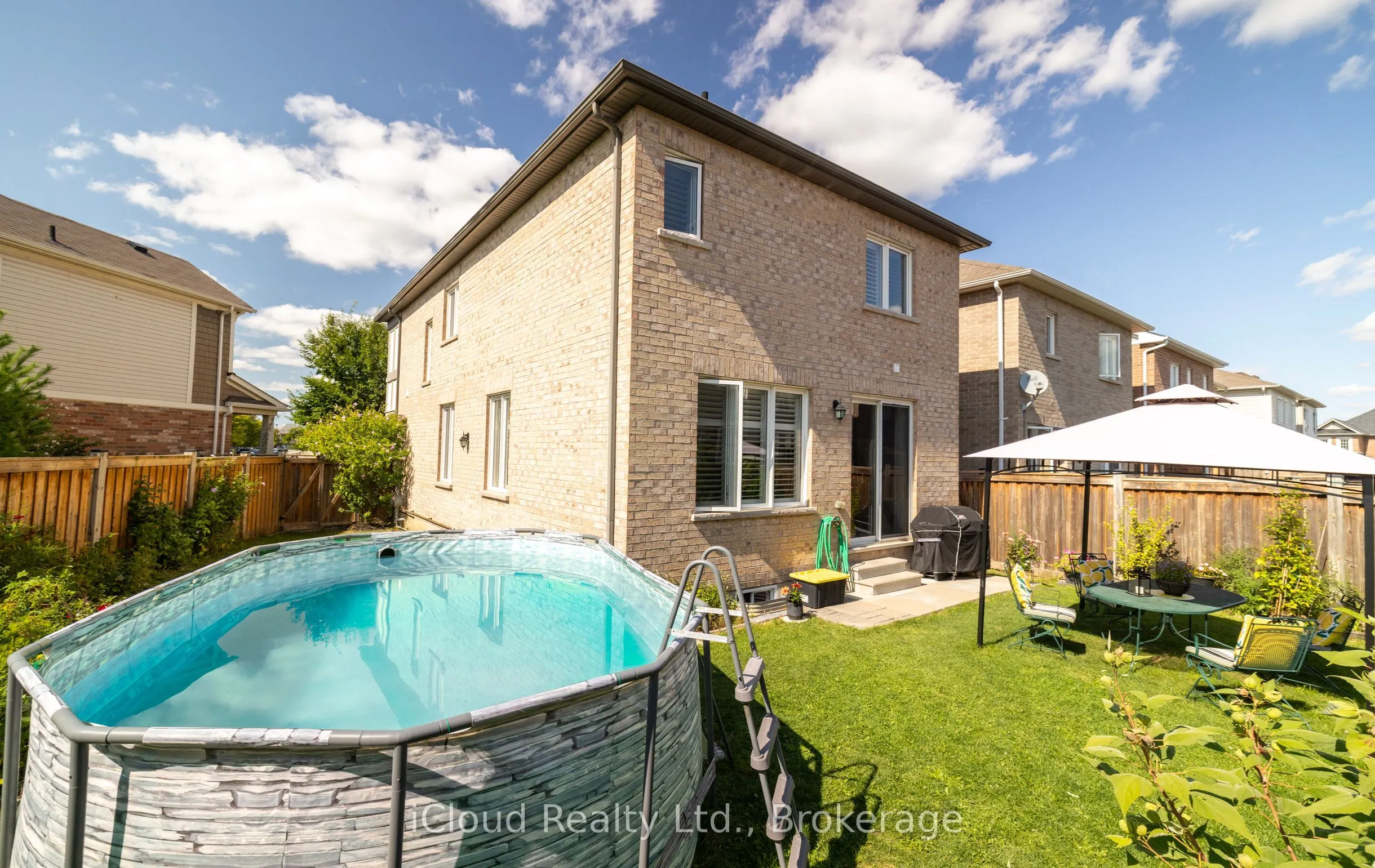 954 Penson Crescent