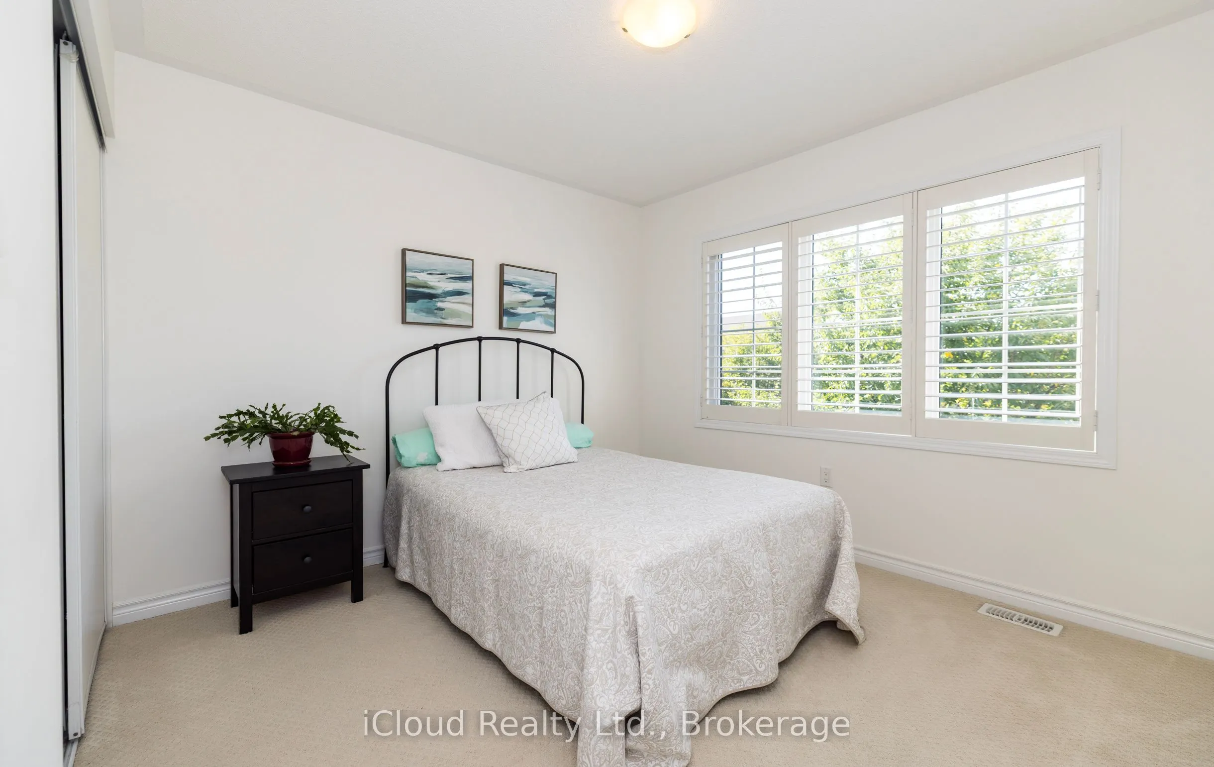 954 Penson Crescent