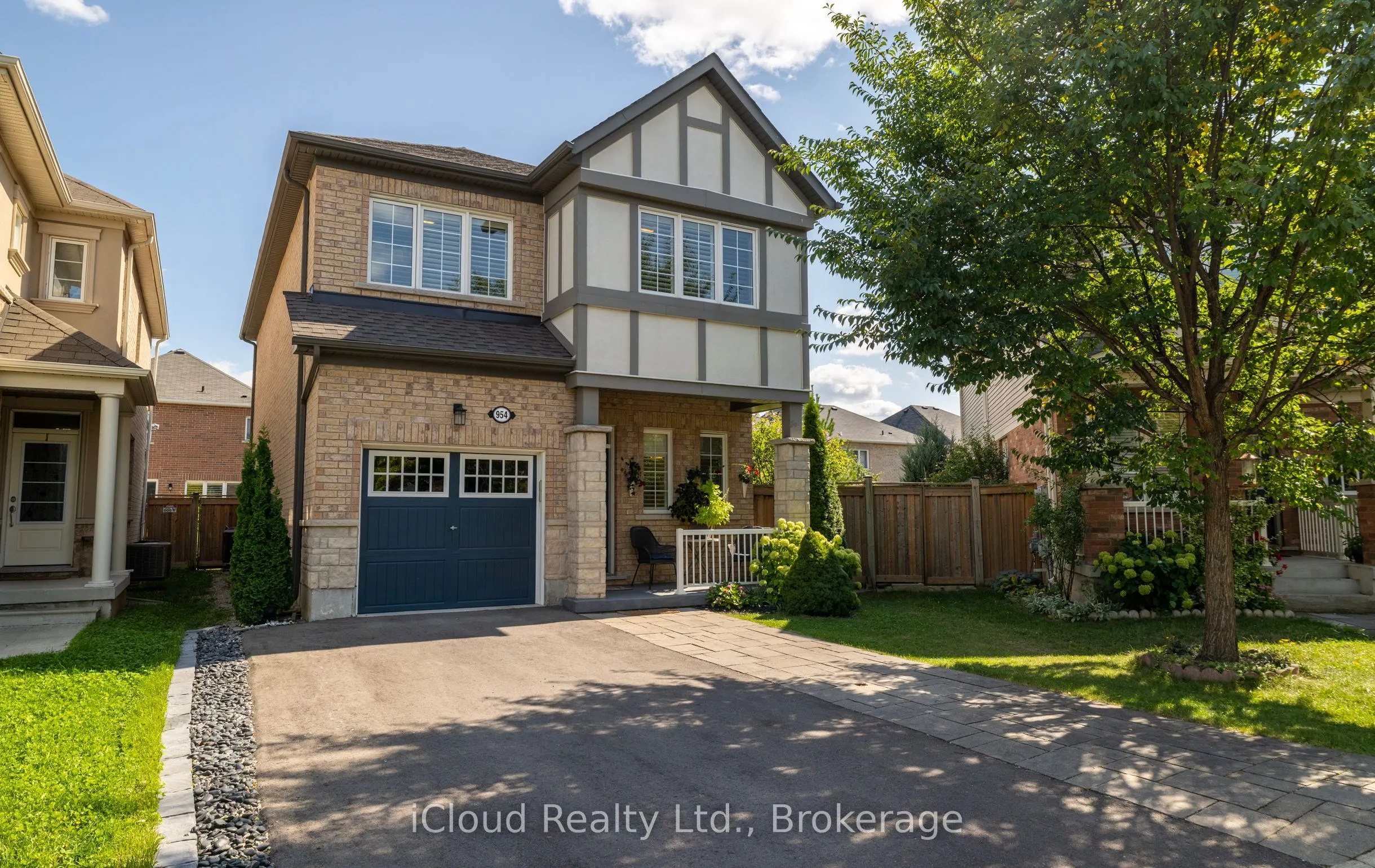 954 Penson Crescent