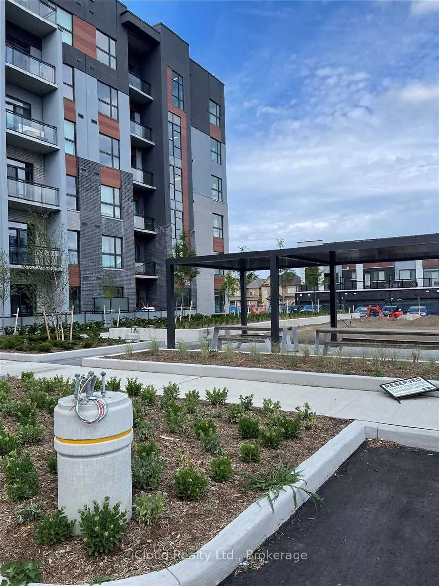 95 Dundas Street W, #504