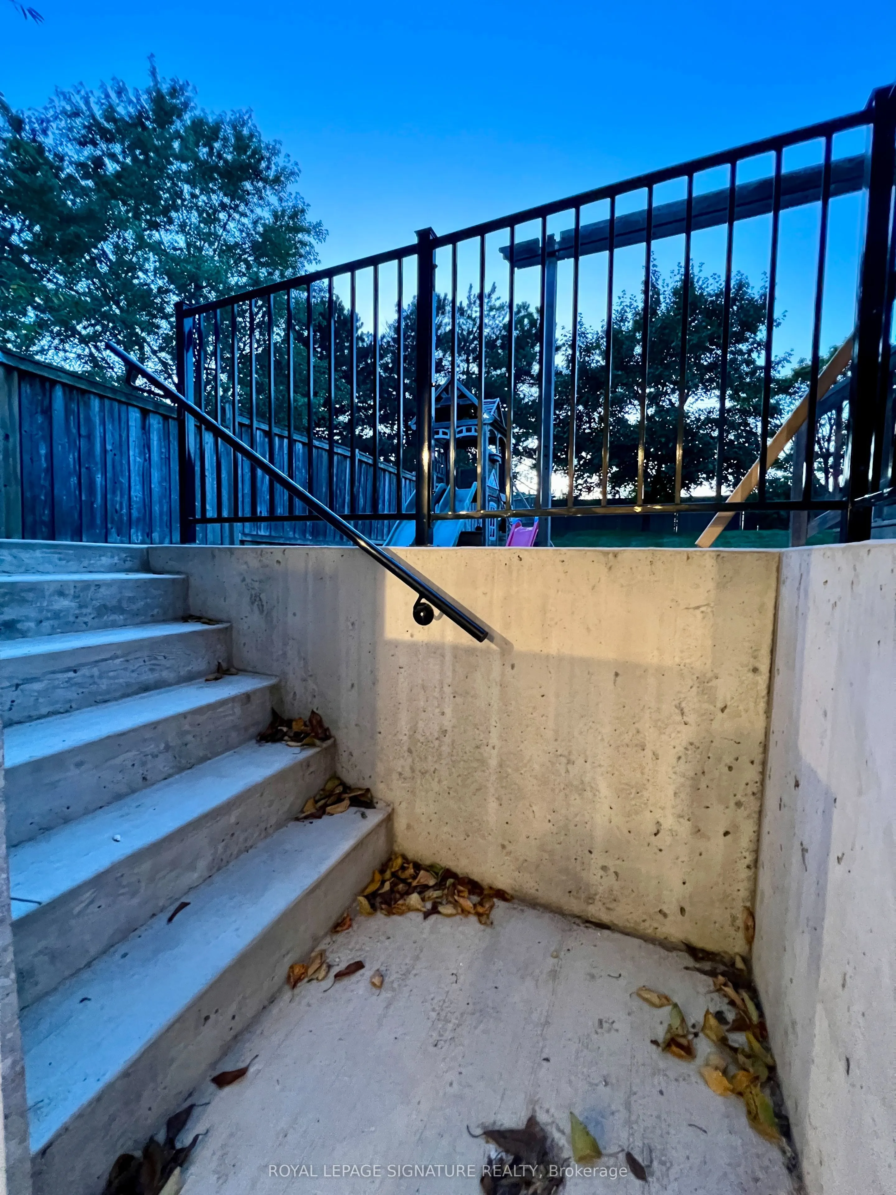 843 Cedarbrae Avenue