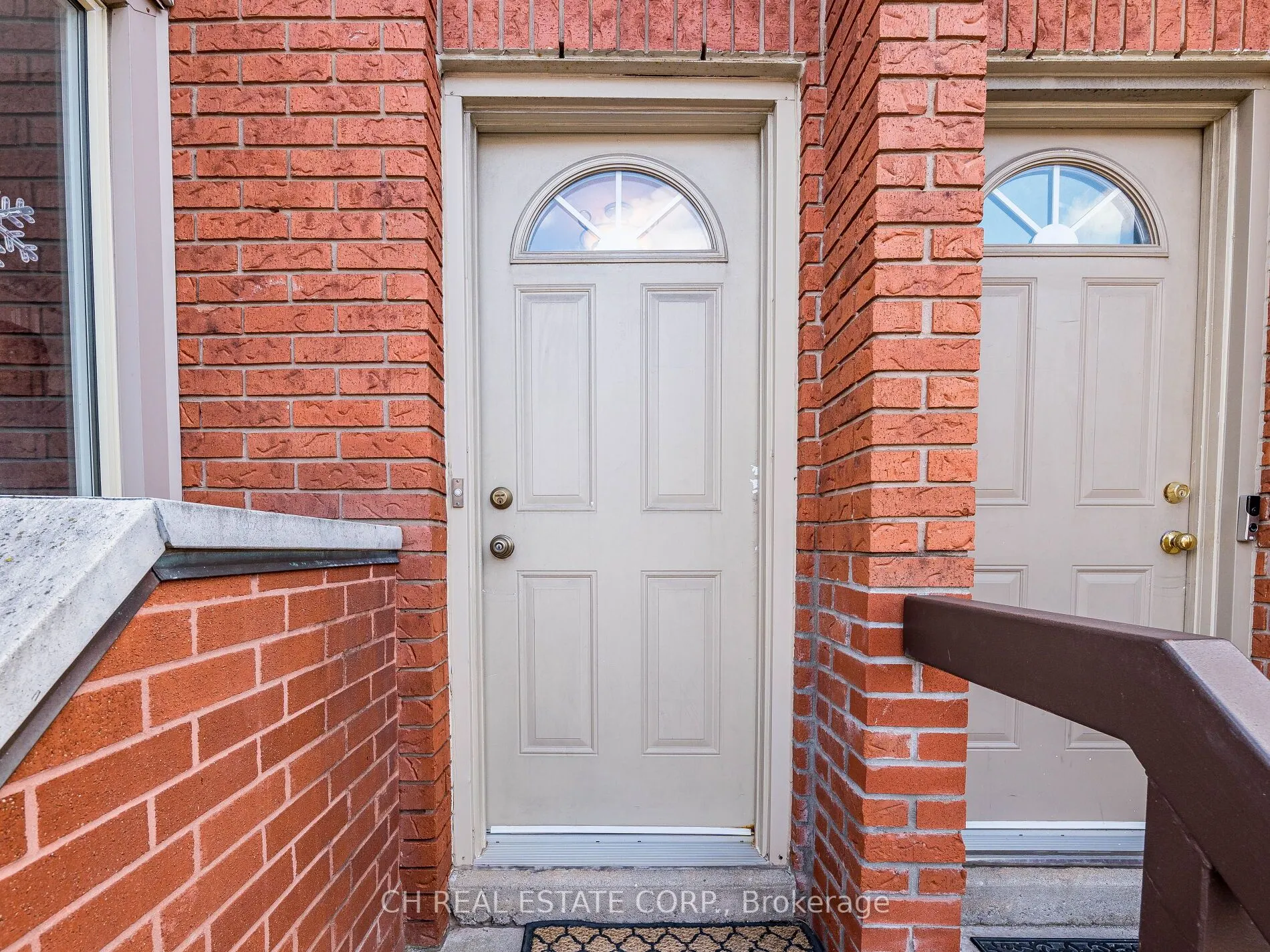 895 Maple Avenue, #215