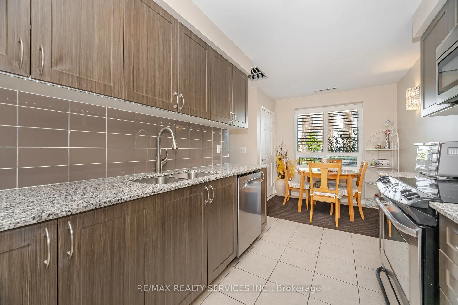 60 Via Rosedale Way, #105