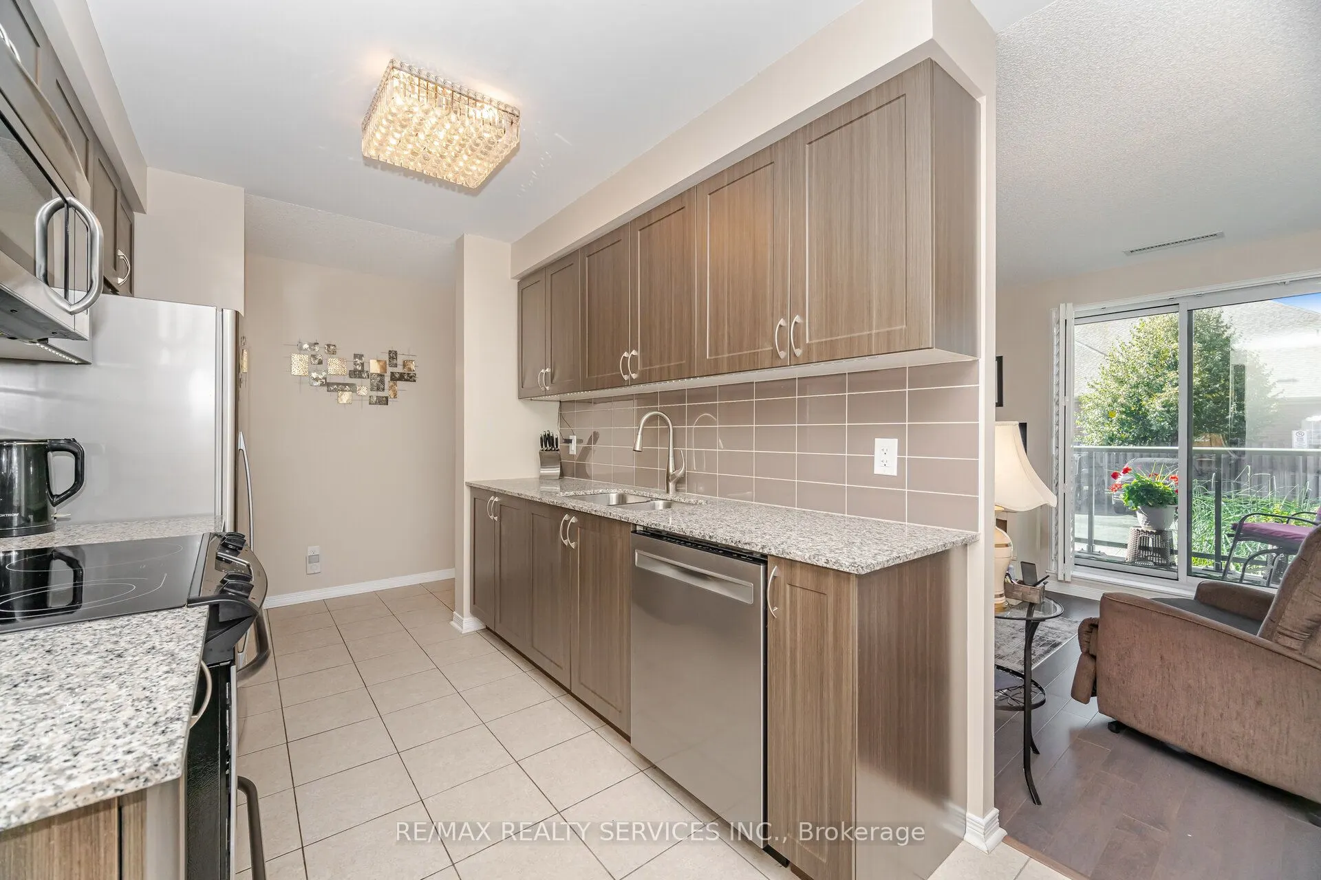 60 Via Rosedale Way, #105