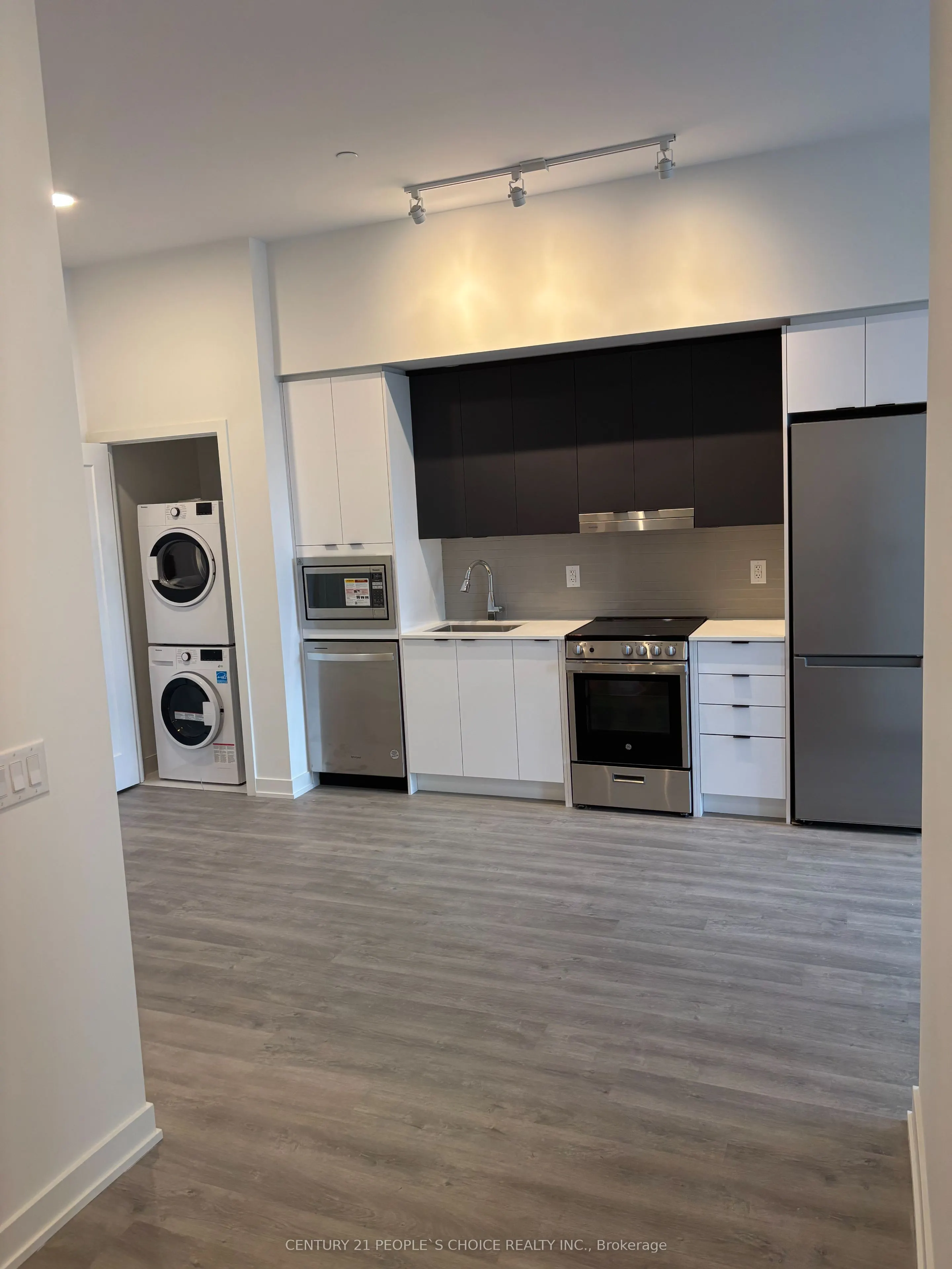 5105 Hurontario Street, #215