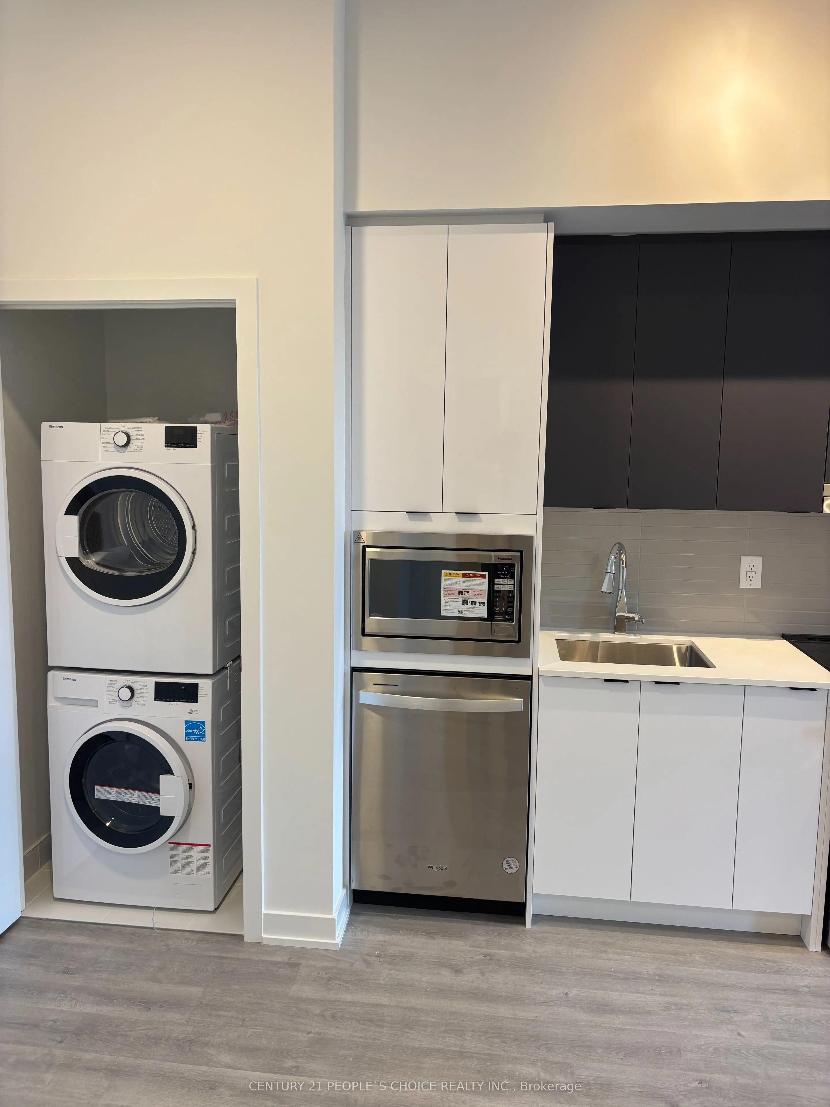 5105 Hurontario Street, #215