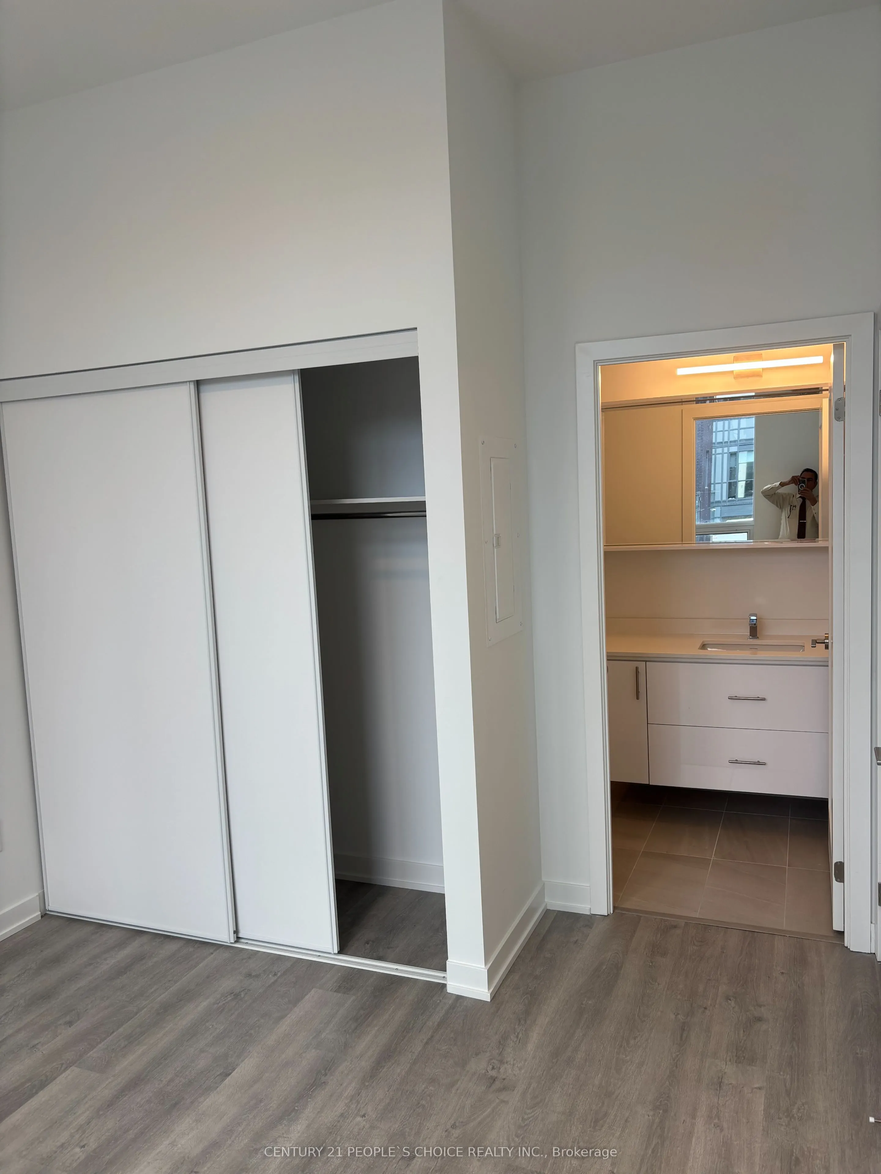 5105 Hurontario Street, #215