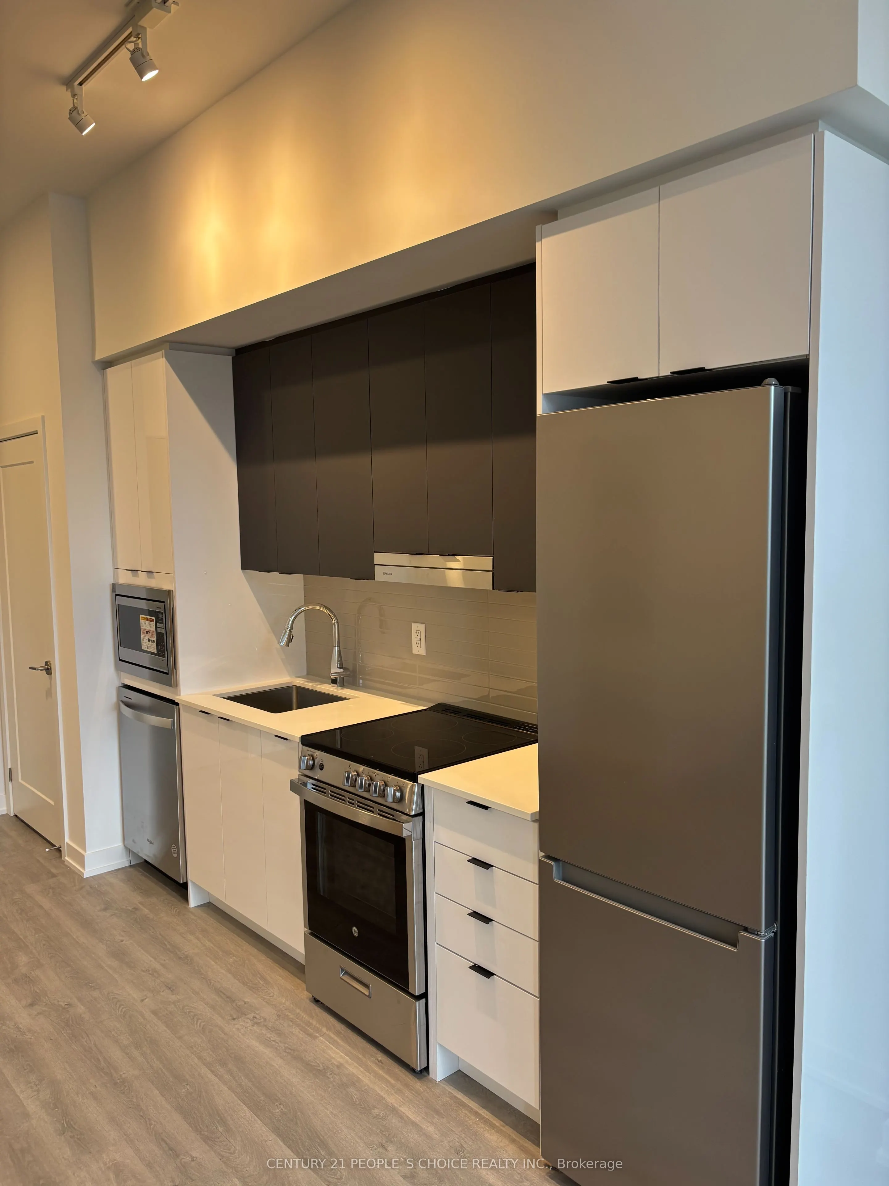5105 Hurontario Street, #215