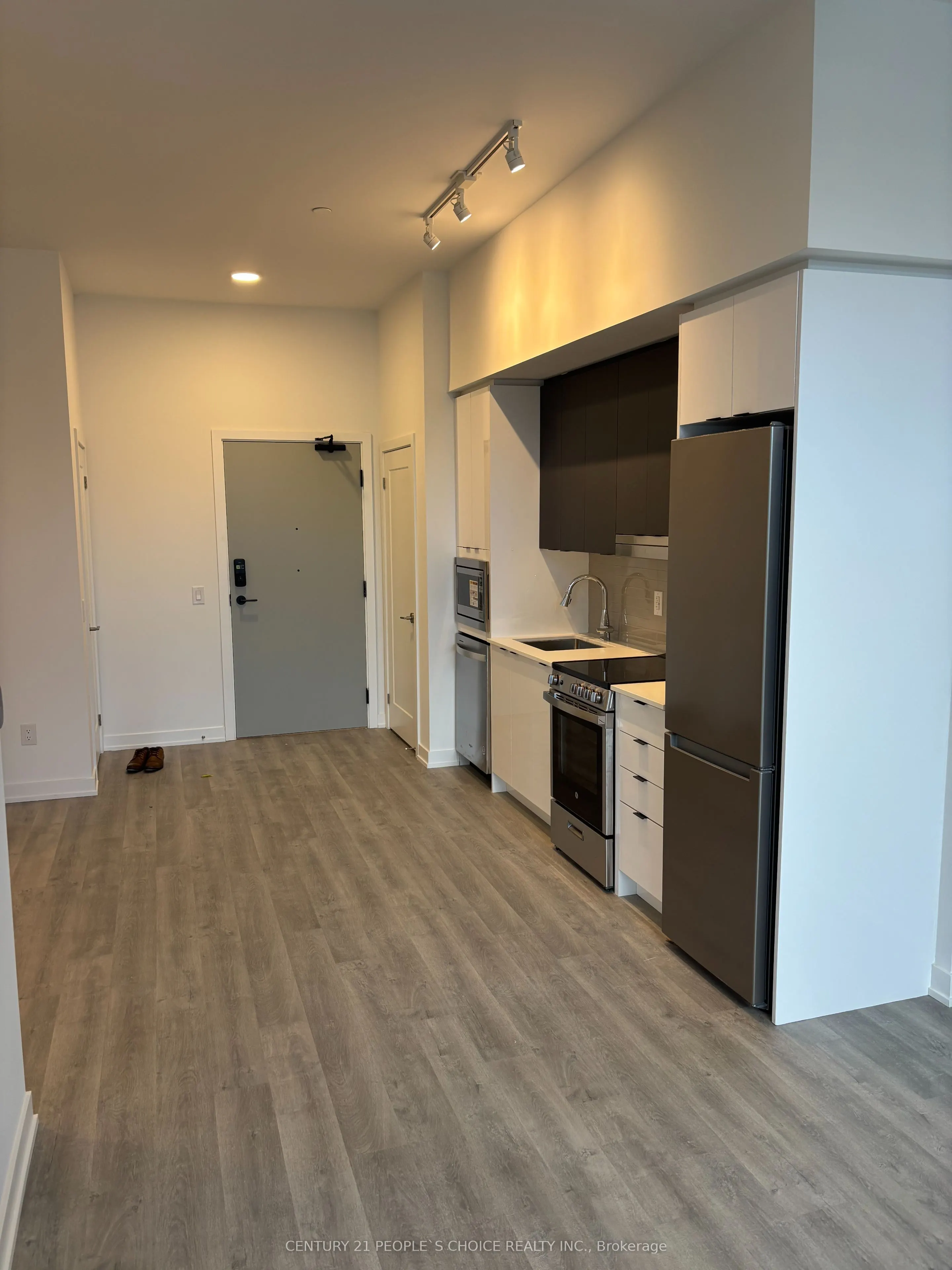 5105 Hurontario Street, #215
