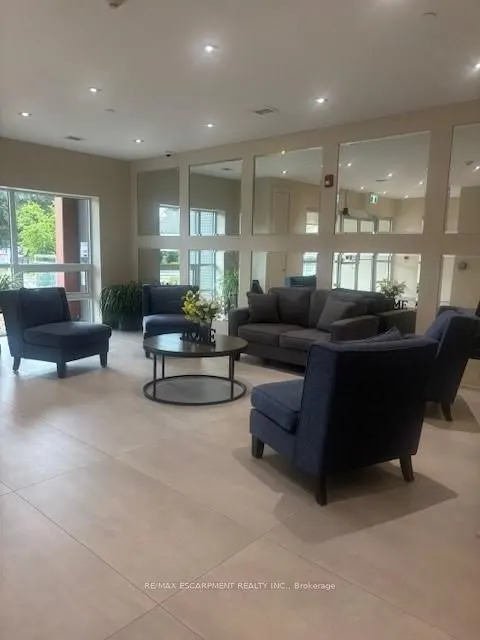 4040 Upper Middle Road, #101