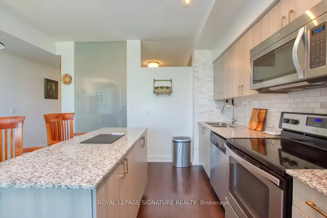 1638 Bloor Street W, #412
