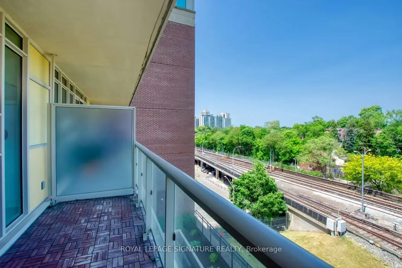 1638 Bloor Street W, #412
