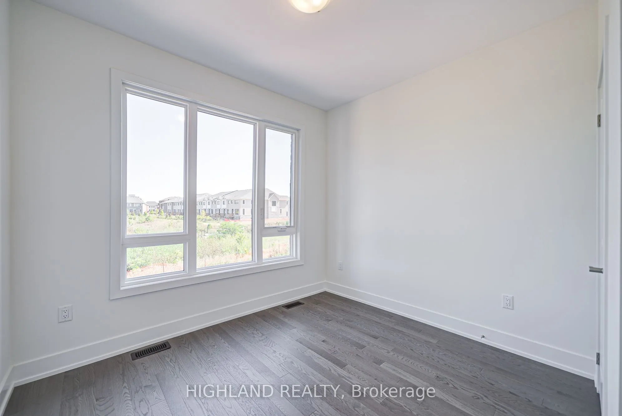 1220 Dartmouth Crescent, #11