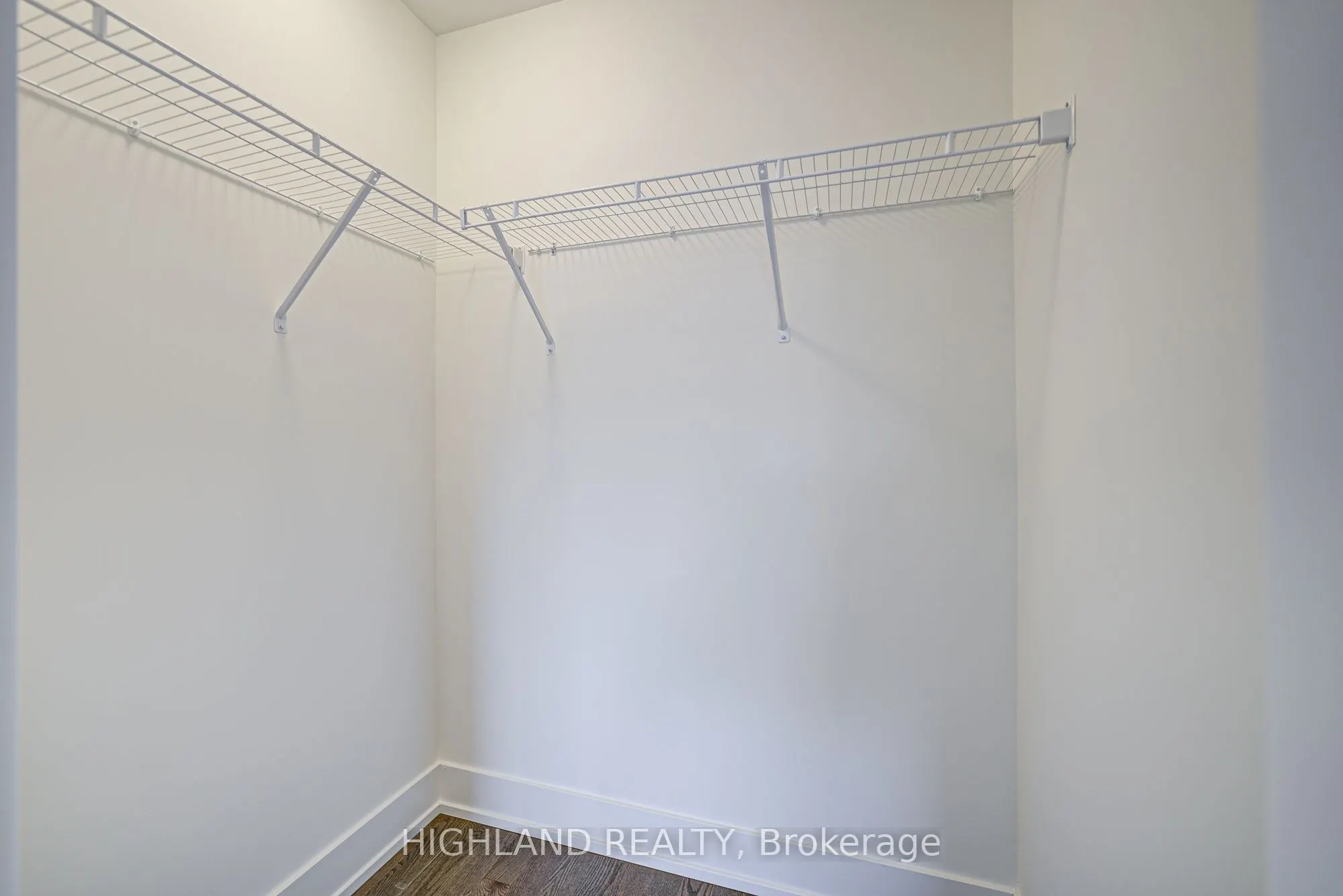 1220 Dartmouth Crescent, #11