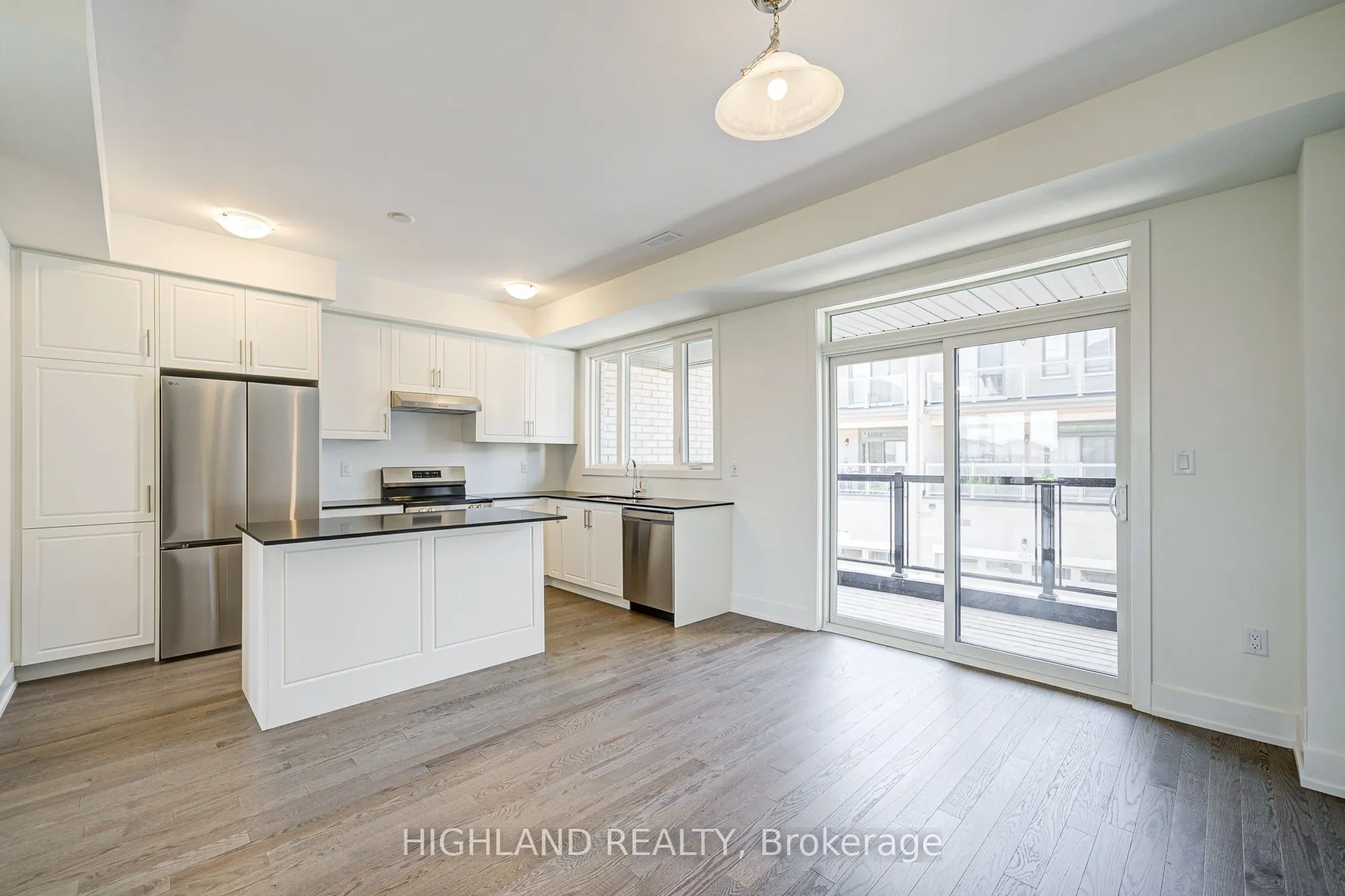 1220 Dartmouth Crescent, #11