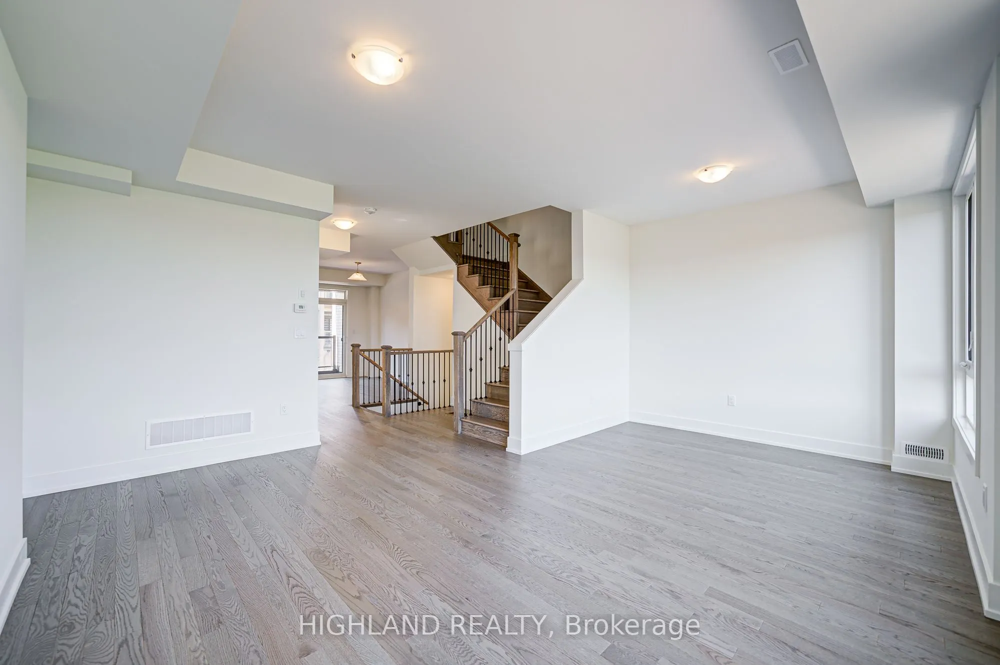 1220 Dartmouth Crescent, #11