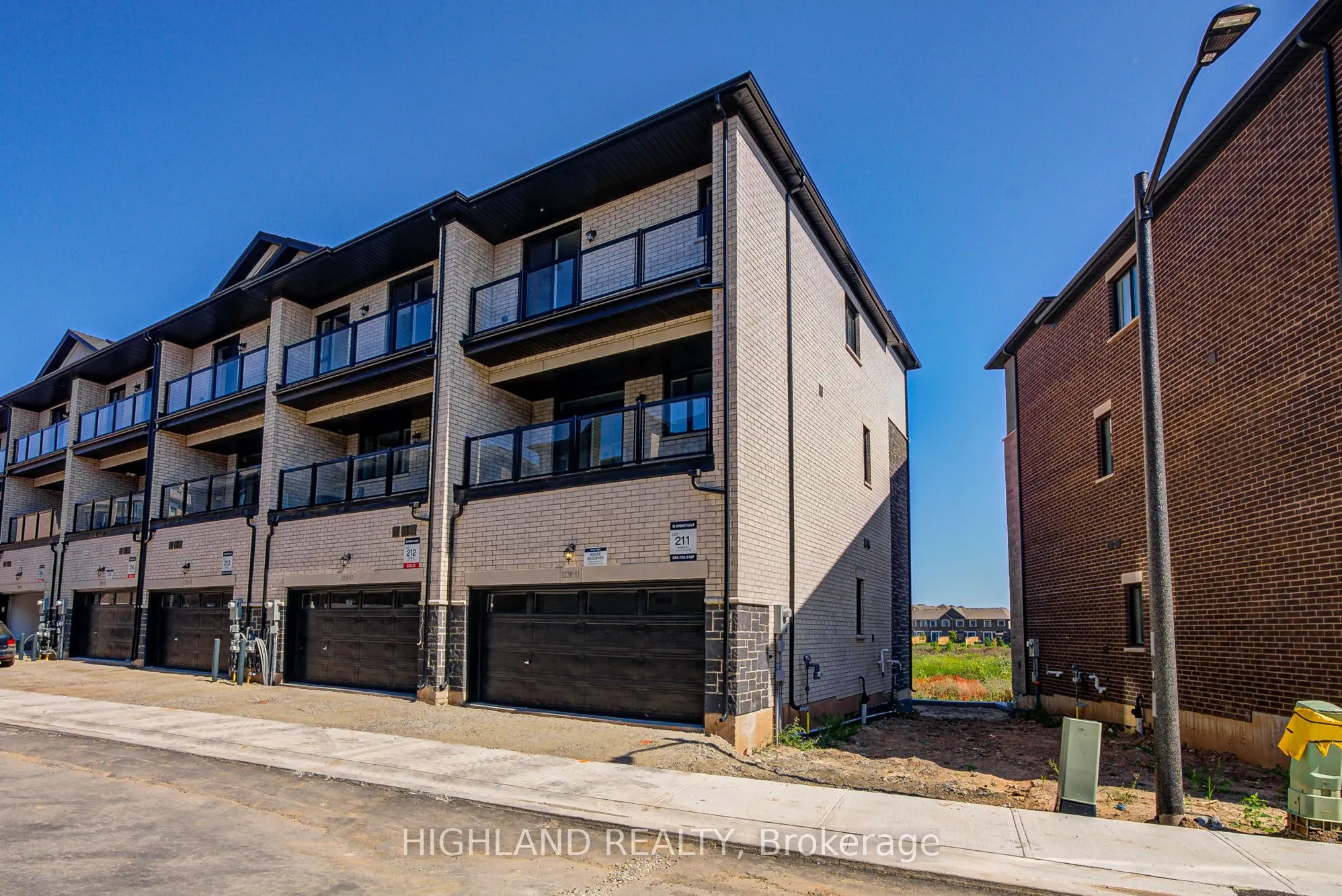 1220 Dartmouth Crescent, #11
