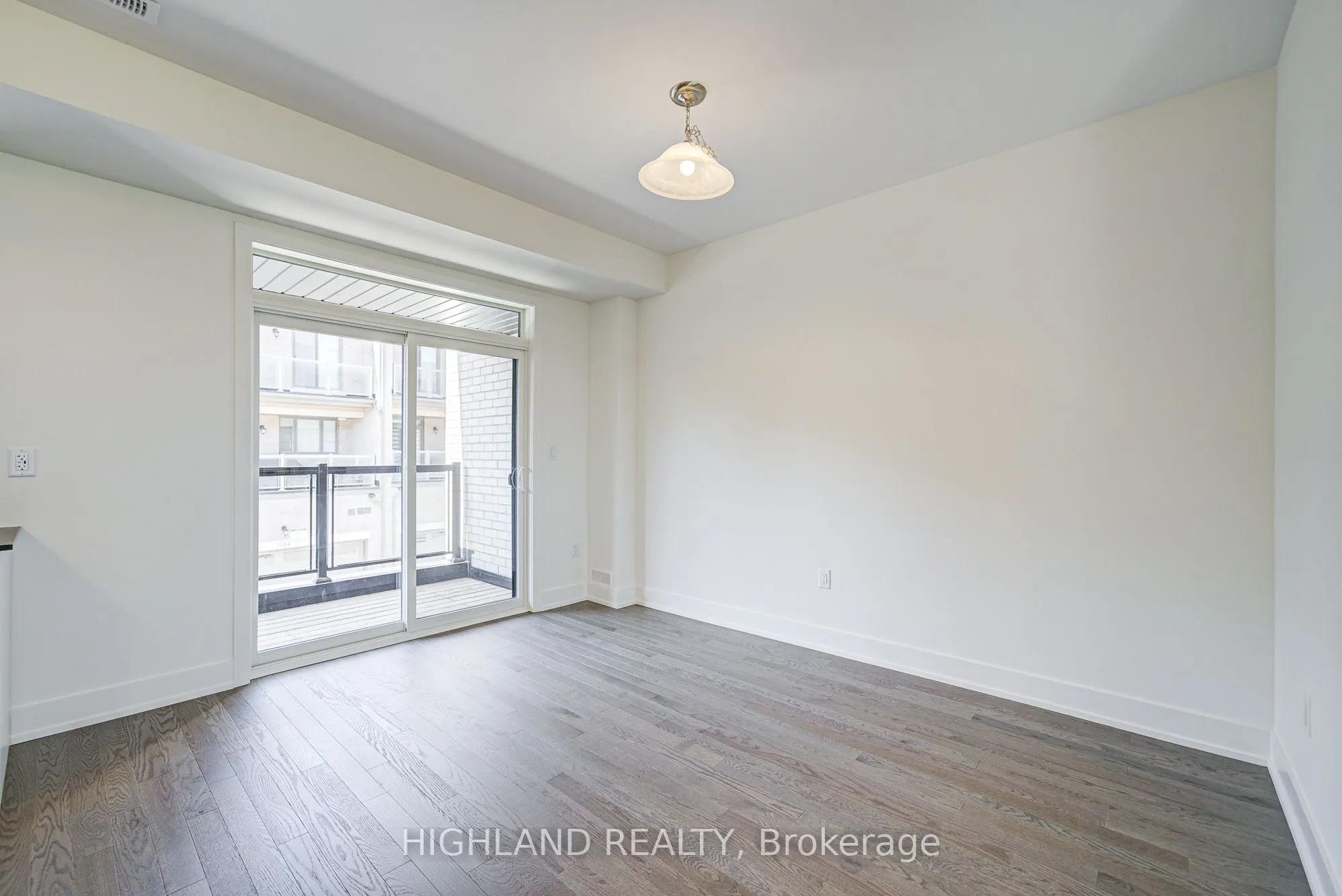 1220 Dartmouth Crescent, #11