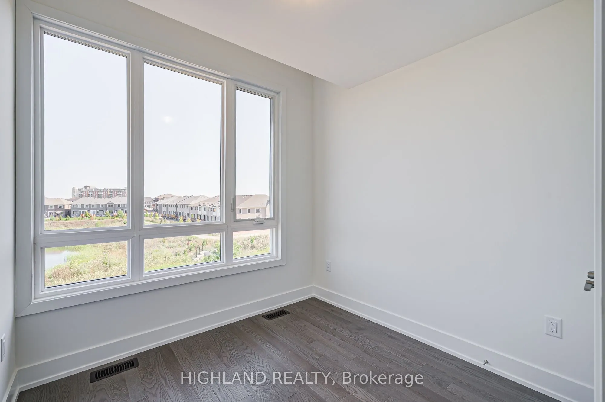 1220 Dartmouth Crescent, #11