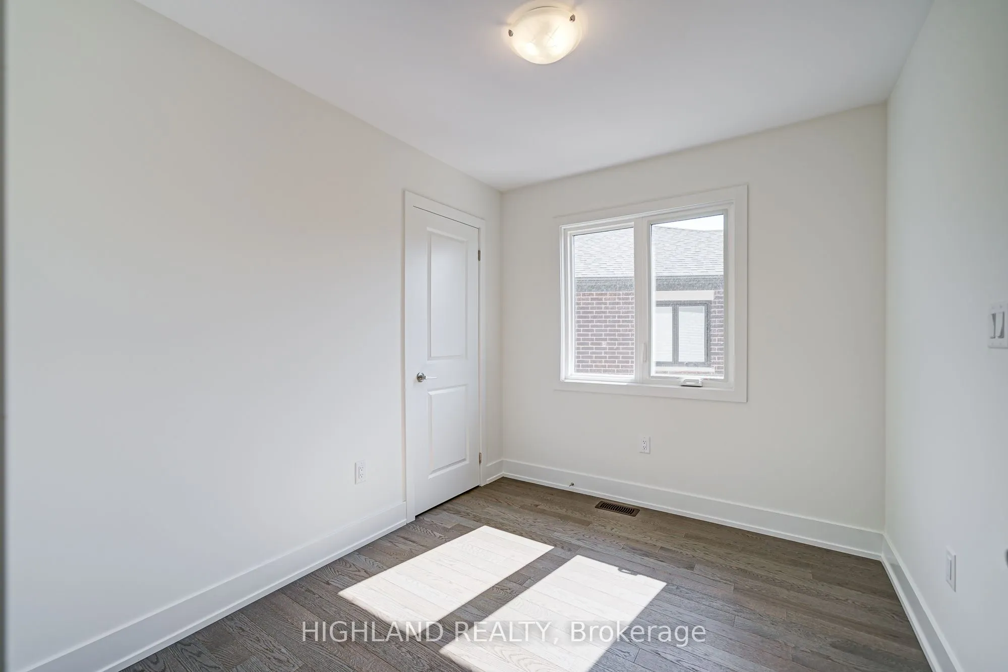 1220 Dartmouth Crescent, #11