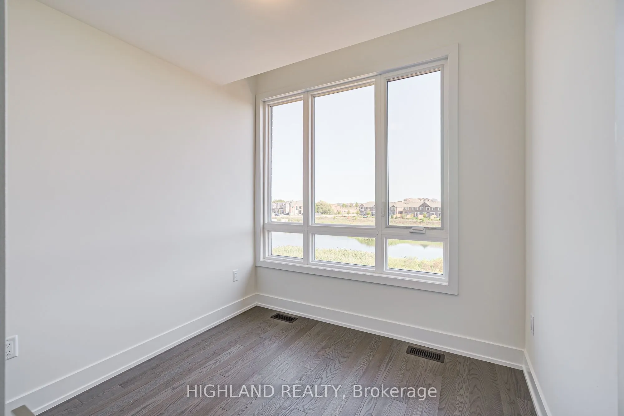 1220 Dartmouth Crescent, #11