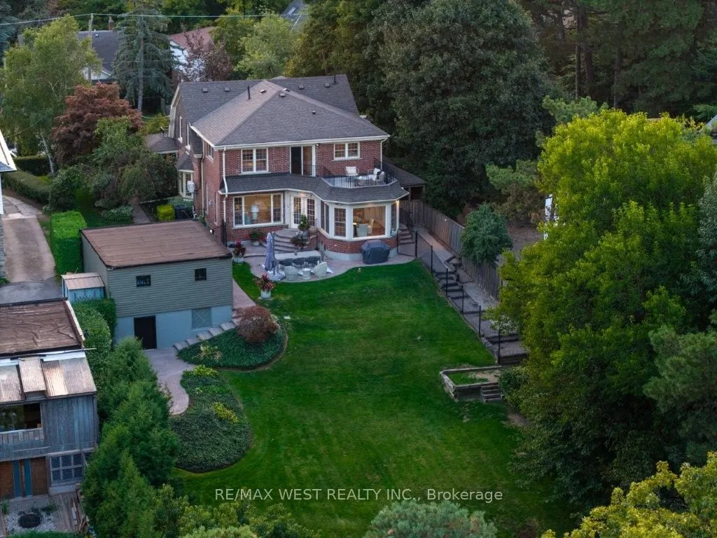 207 Ellis Avenue