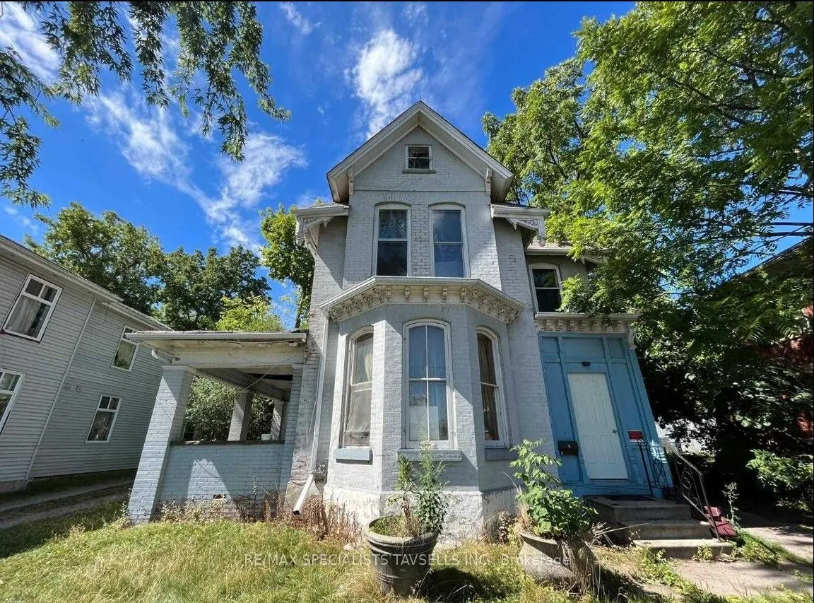 47 Elizabeth Street N