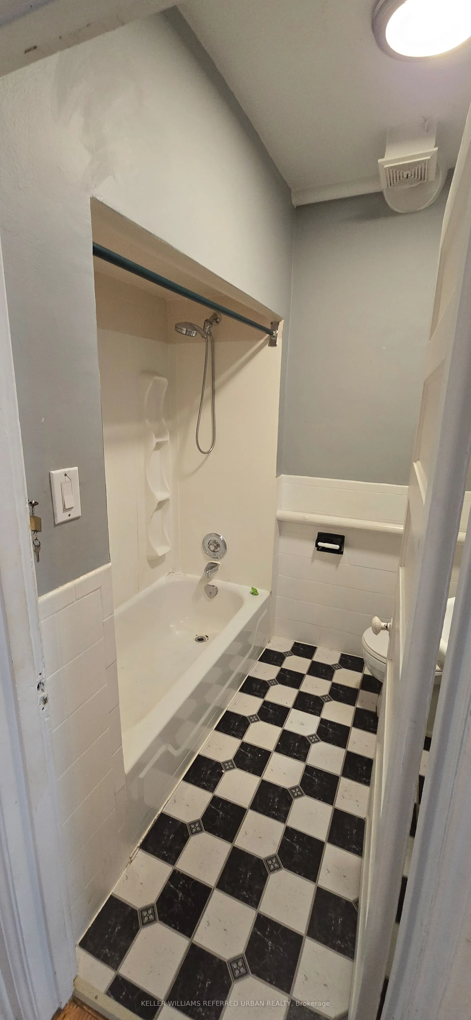 293 Roncesvalles Avenue, #3