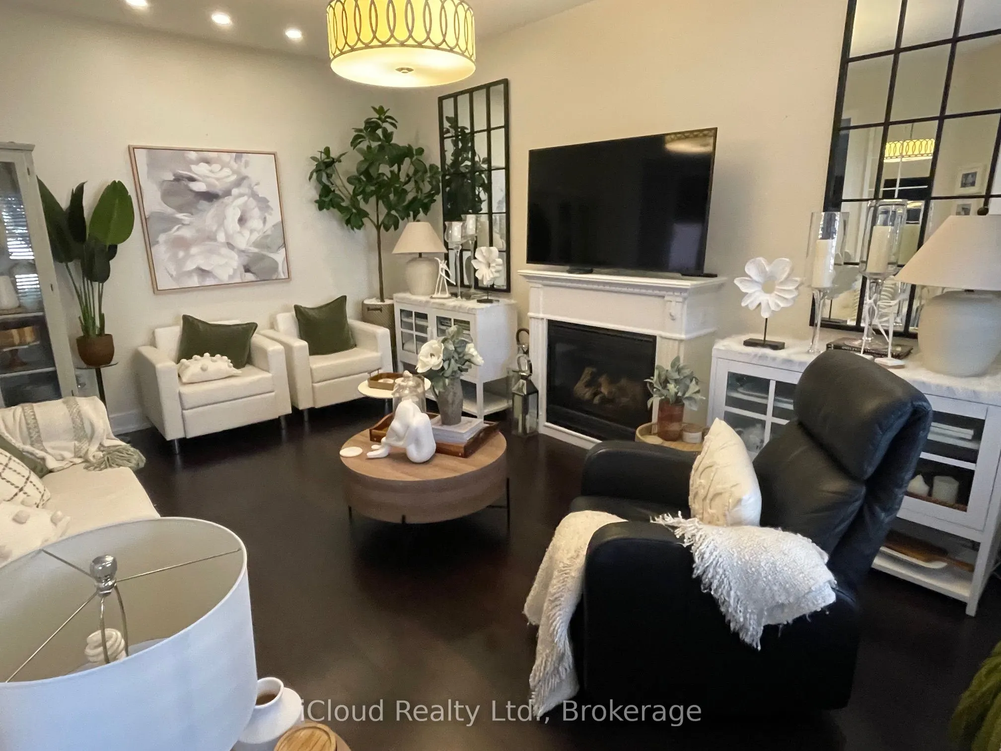 22 Fallgate Drive
