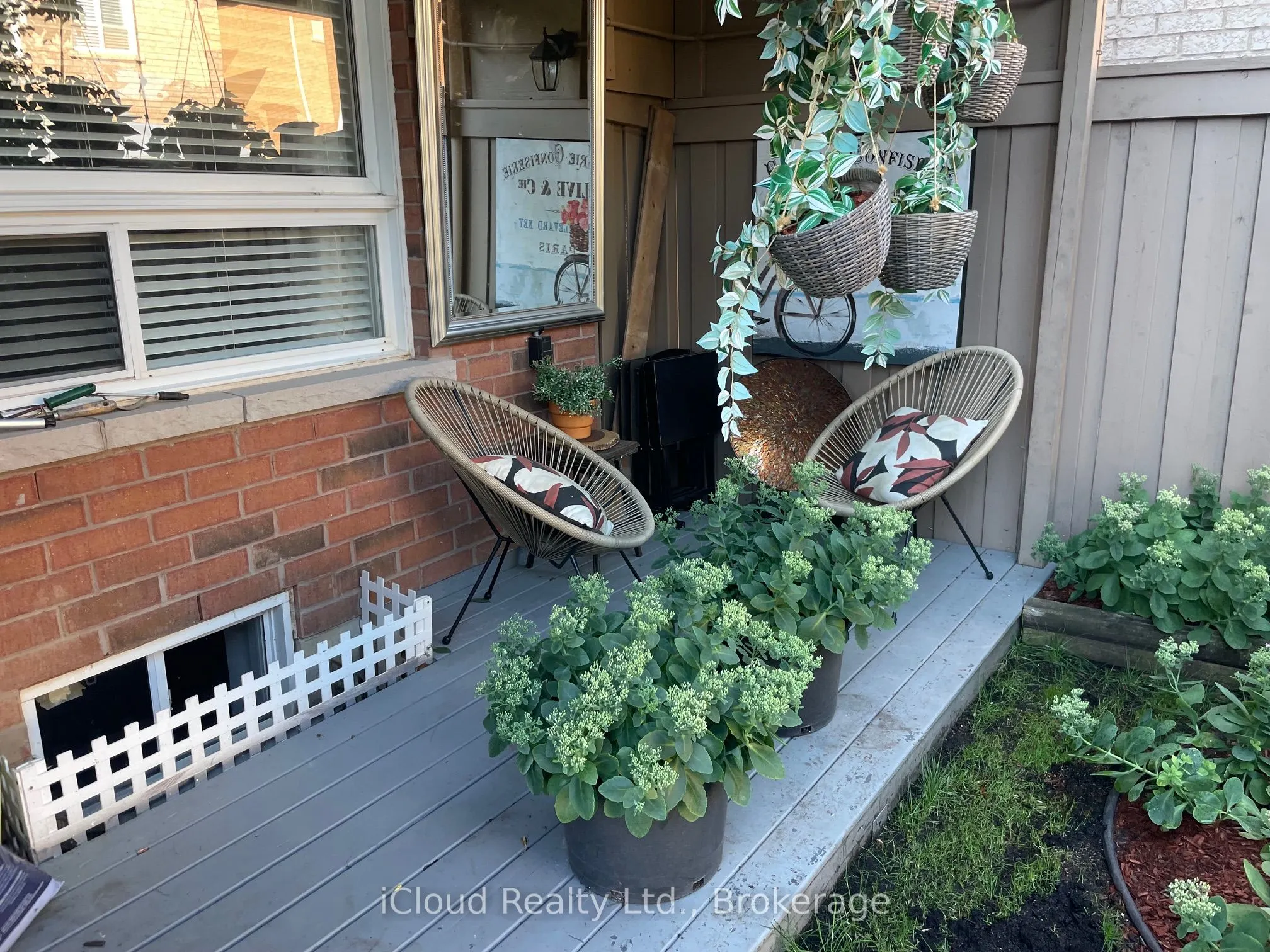 22 Fallgate Drive