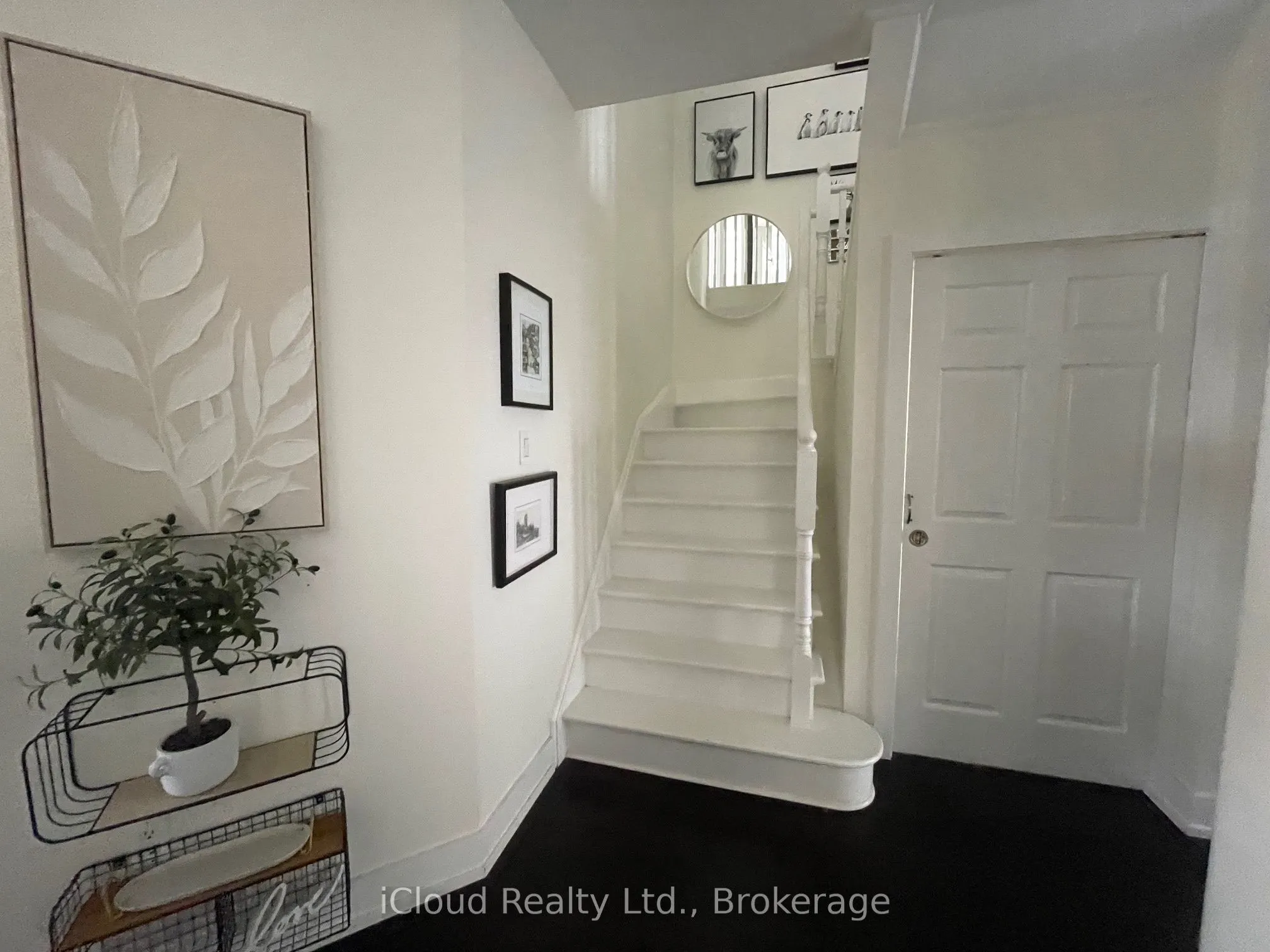 22 Fallgate Drive