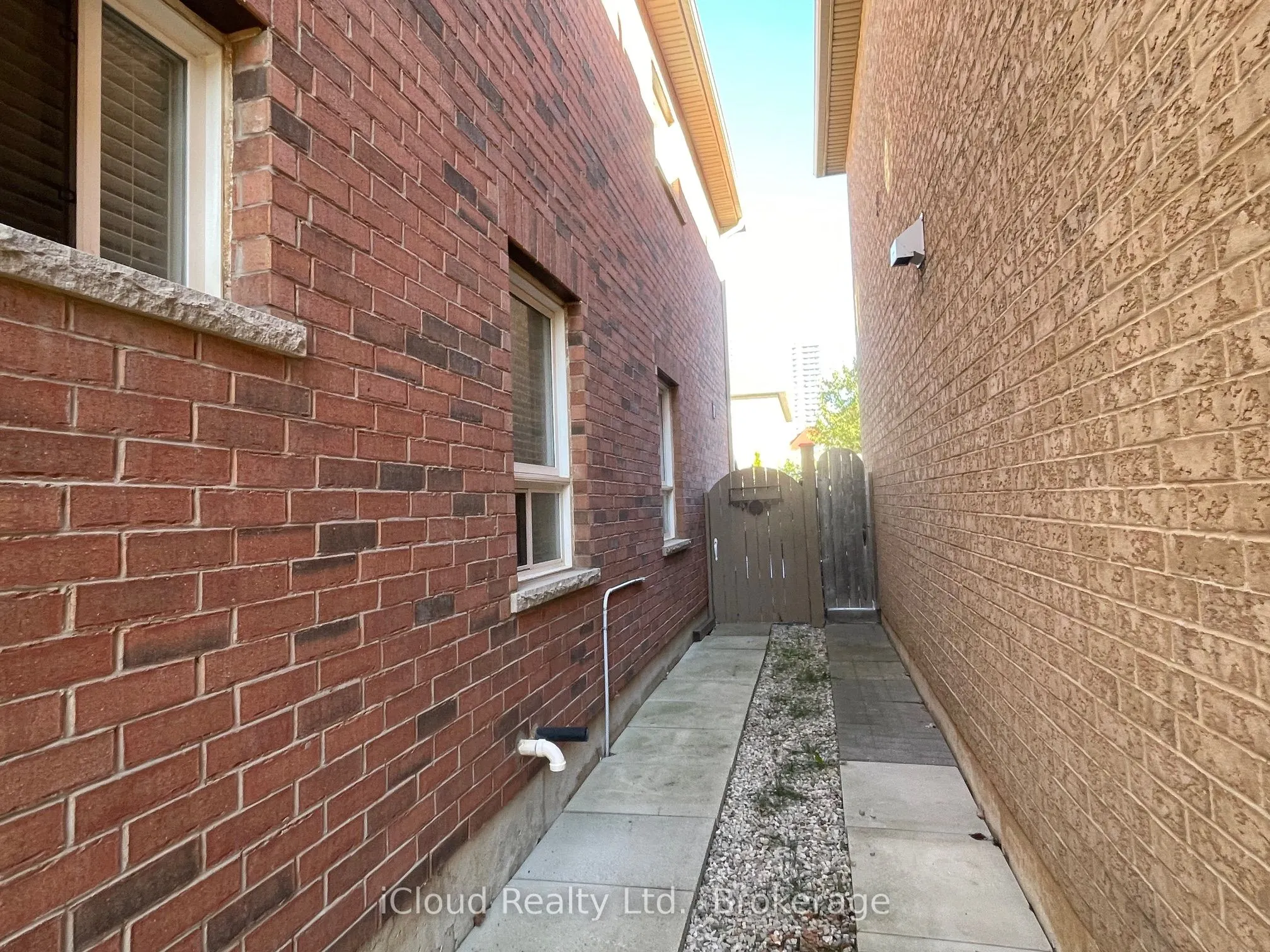 22 Fallgate Drive