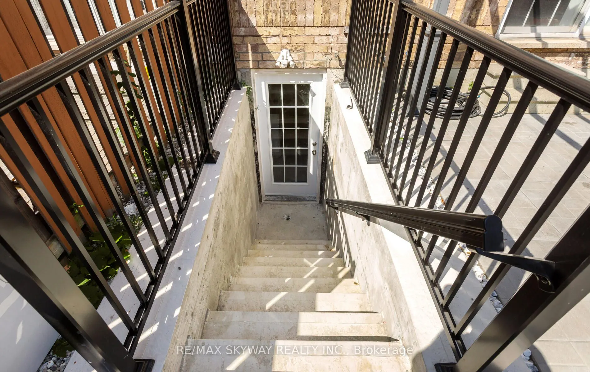 74 Magnificent Court