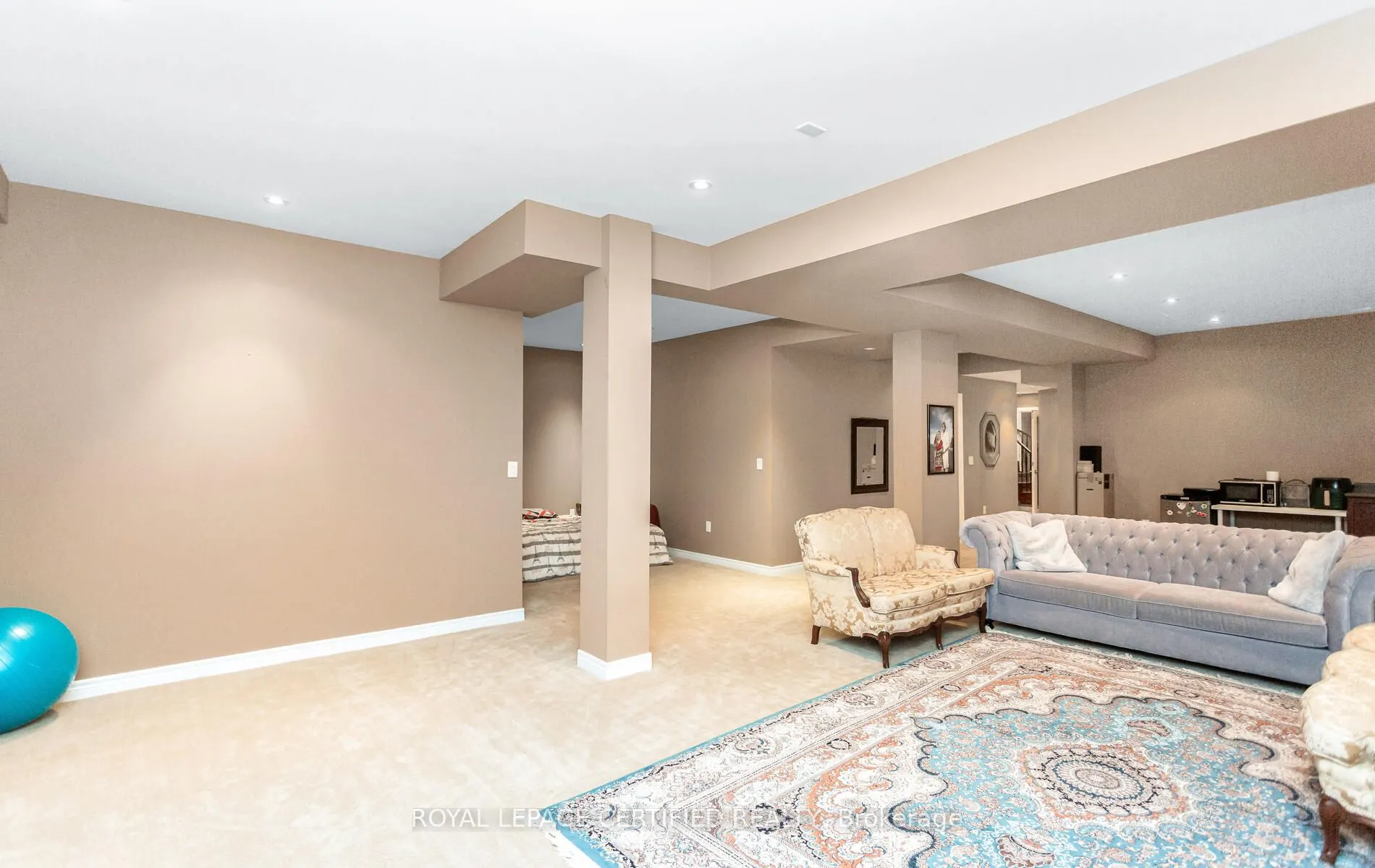 3327 Erin Centre Boulevard