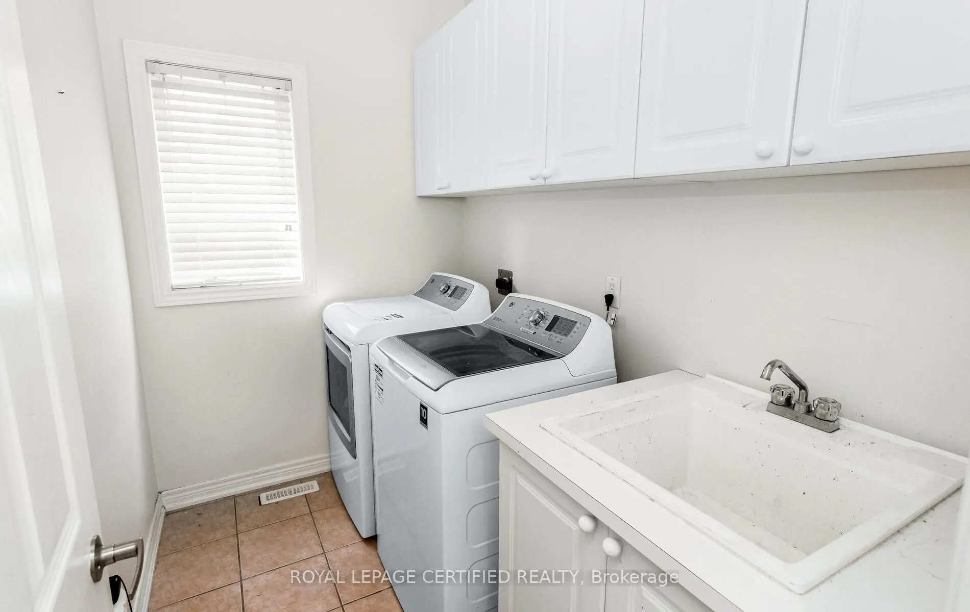 3327 Erin Centre Boulevard
