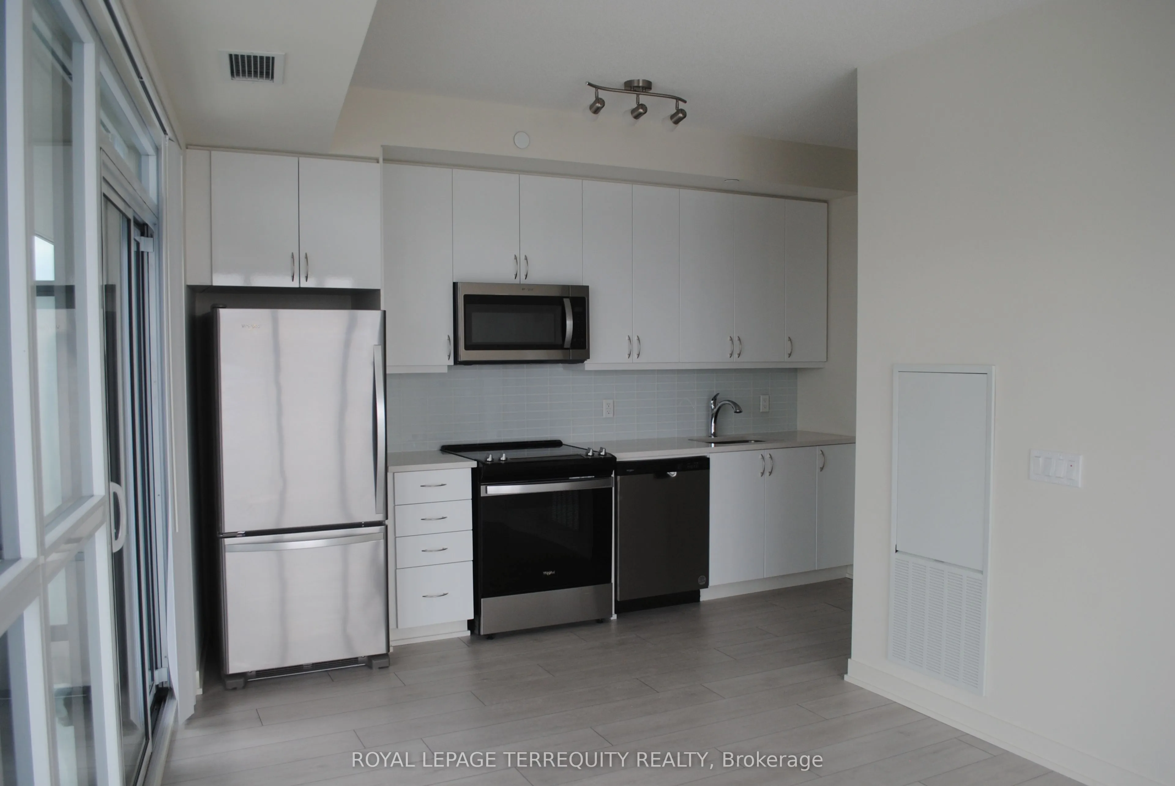 38 Annie Craig Drive, #1011