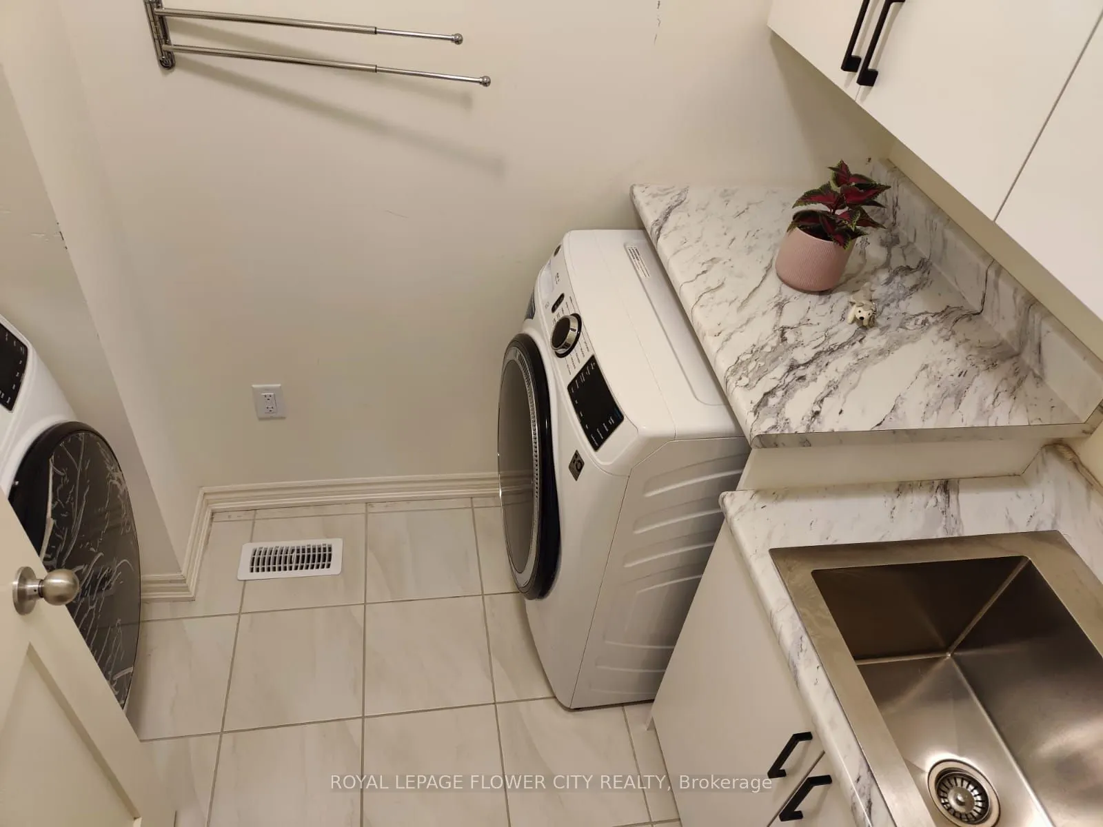 360 Valleyway Drive