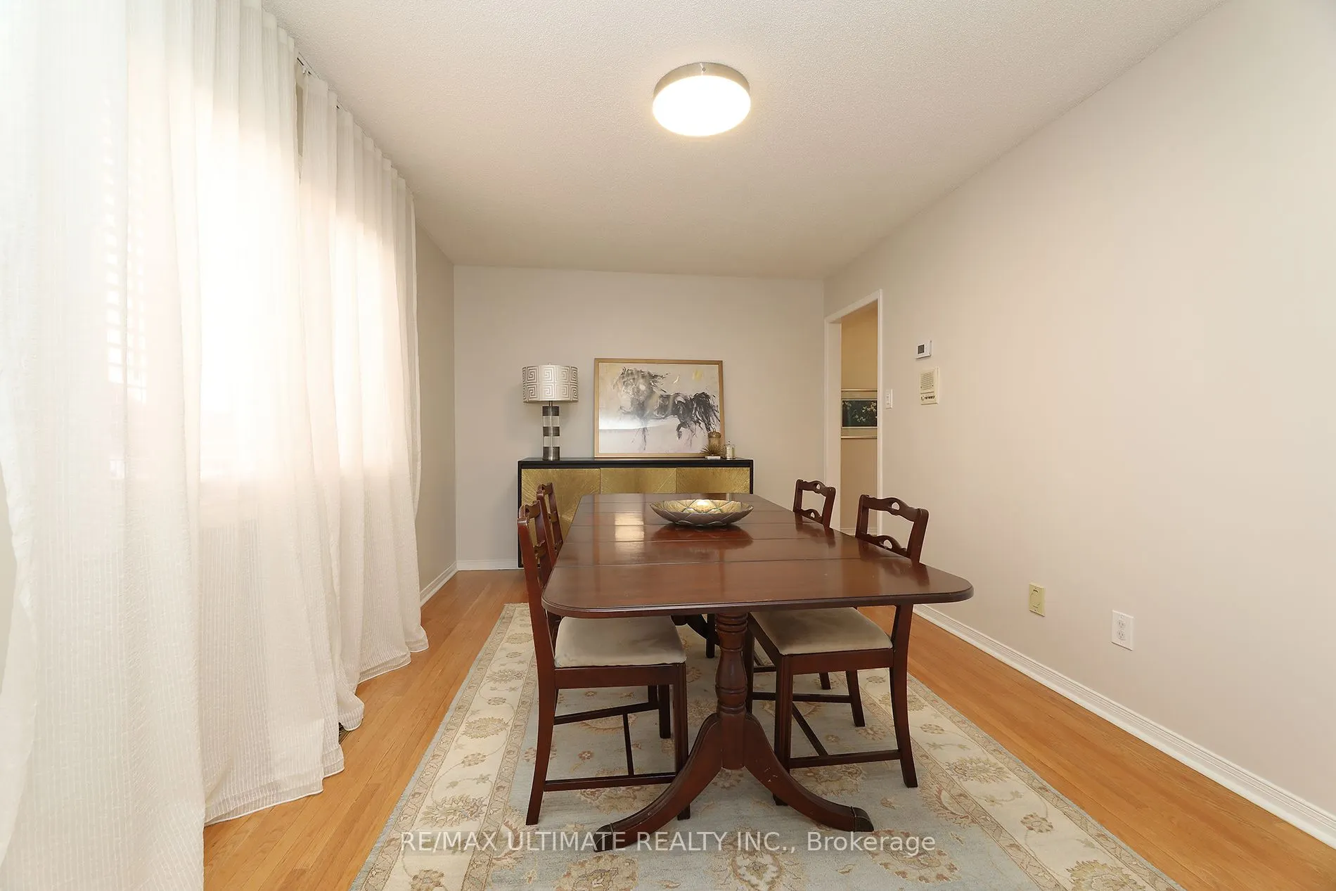 1169 Ewing Crescent