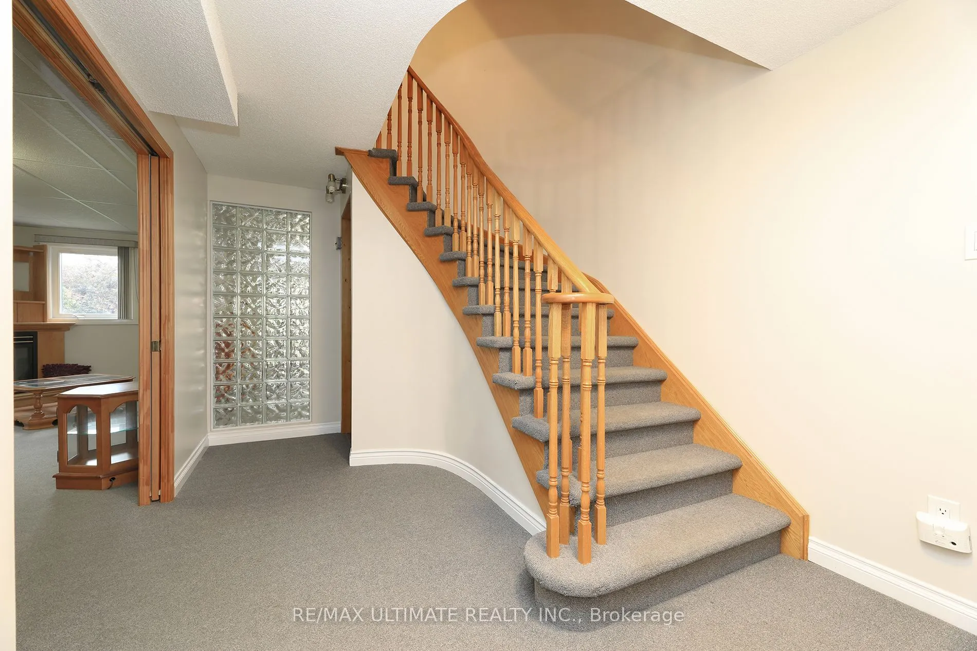 1169 Ewing Crescent
