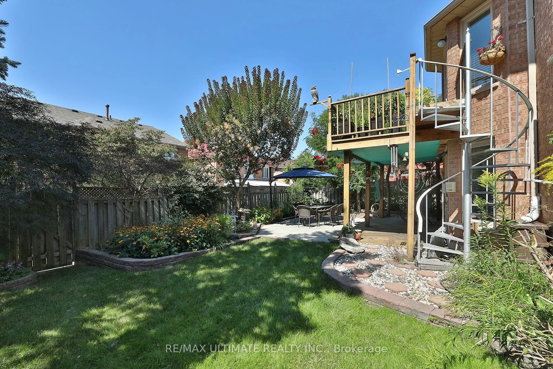 1169 Ewing Crescent