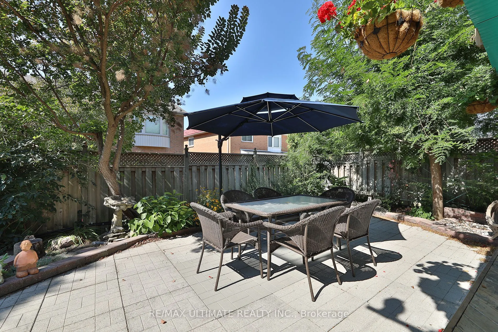 1169 Ewing Crescent