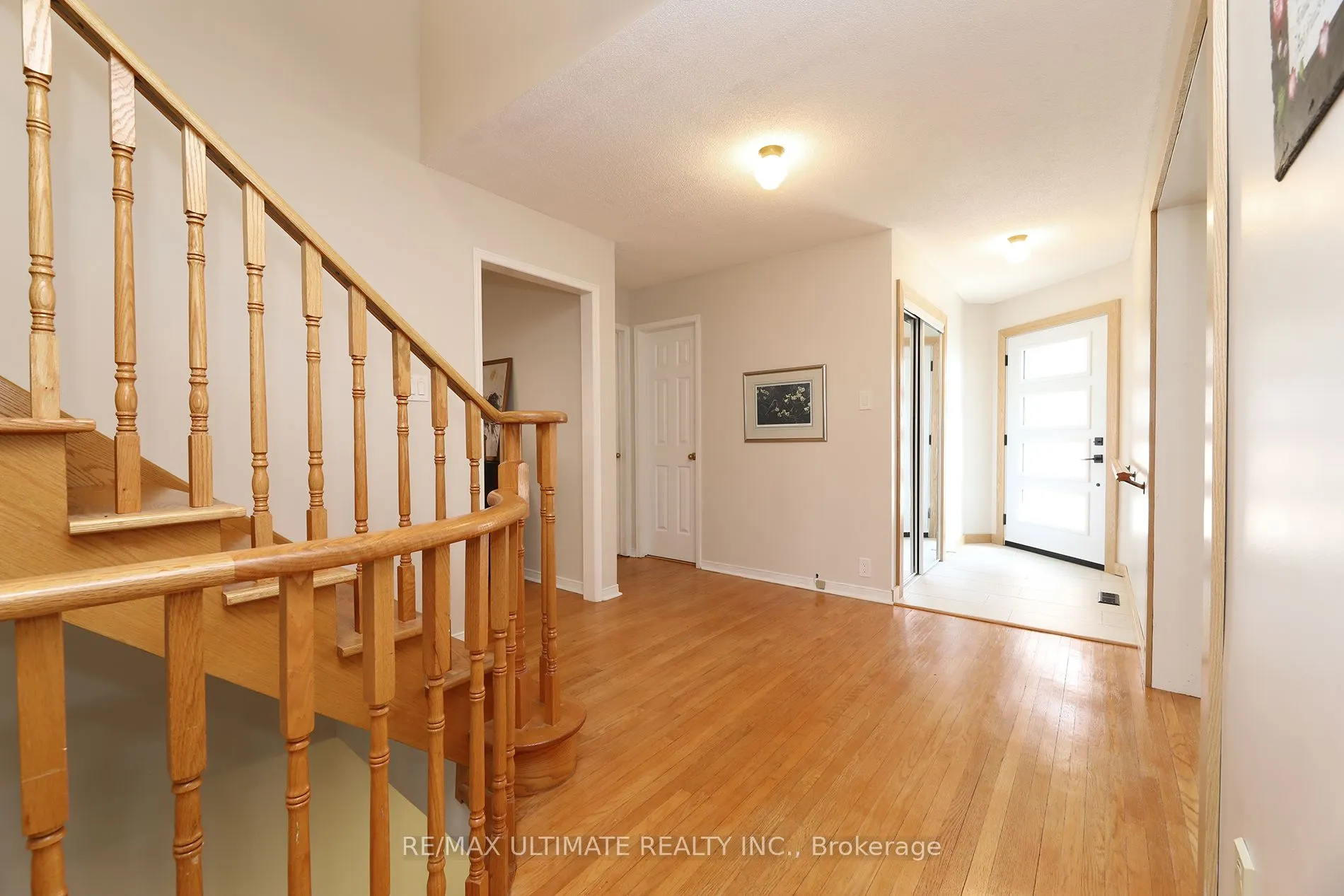 1169 Ewing Crescent