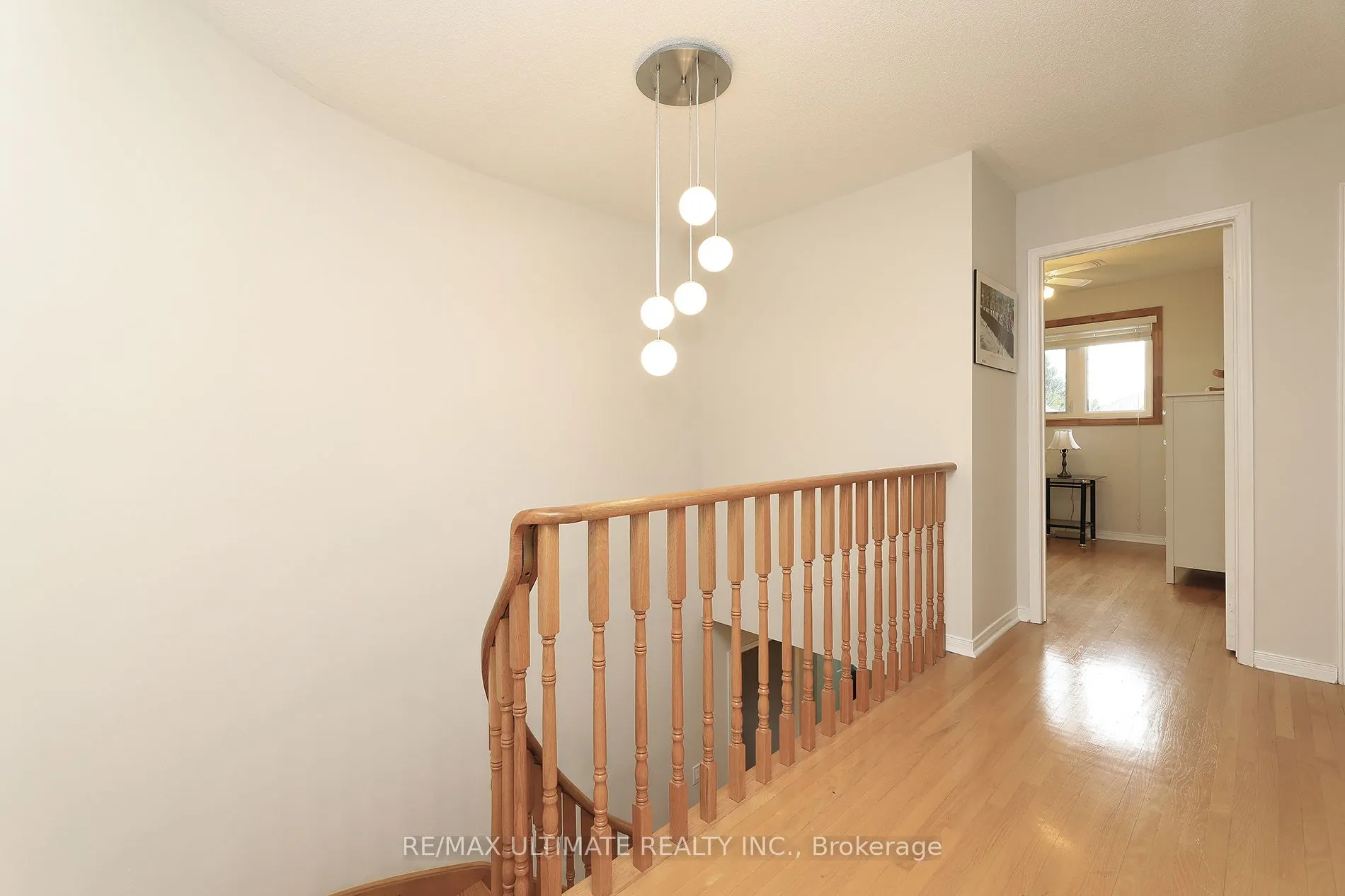 1169 Ewing Crescent