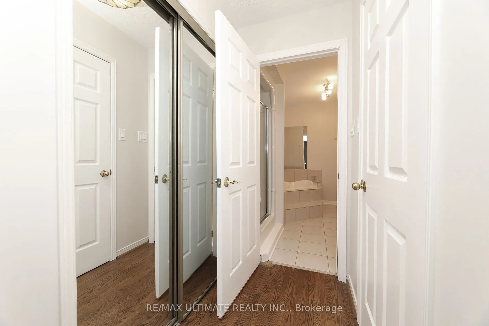 1169 Ewing Crescent