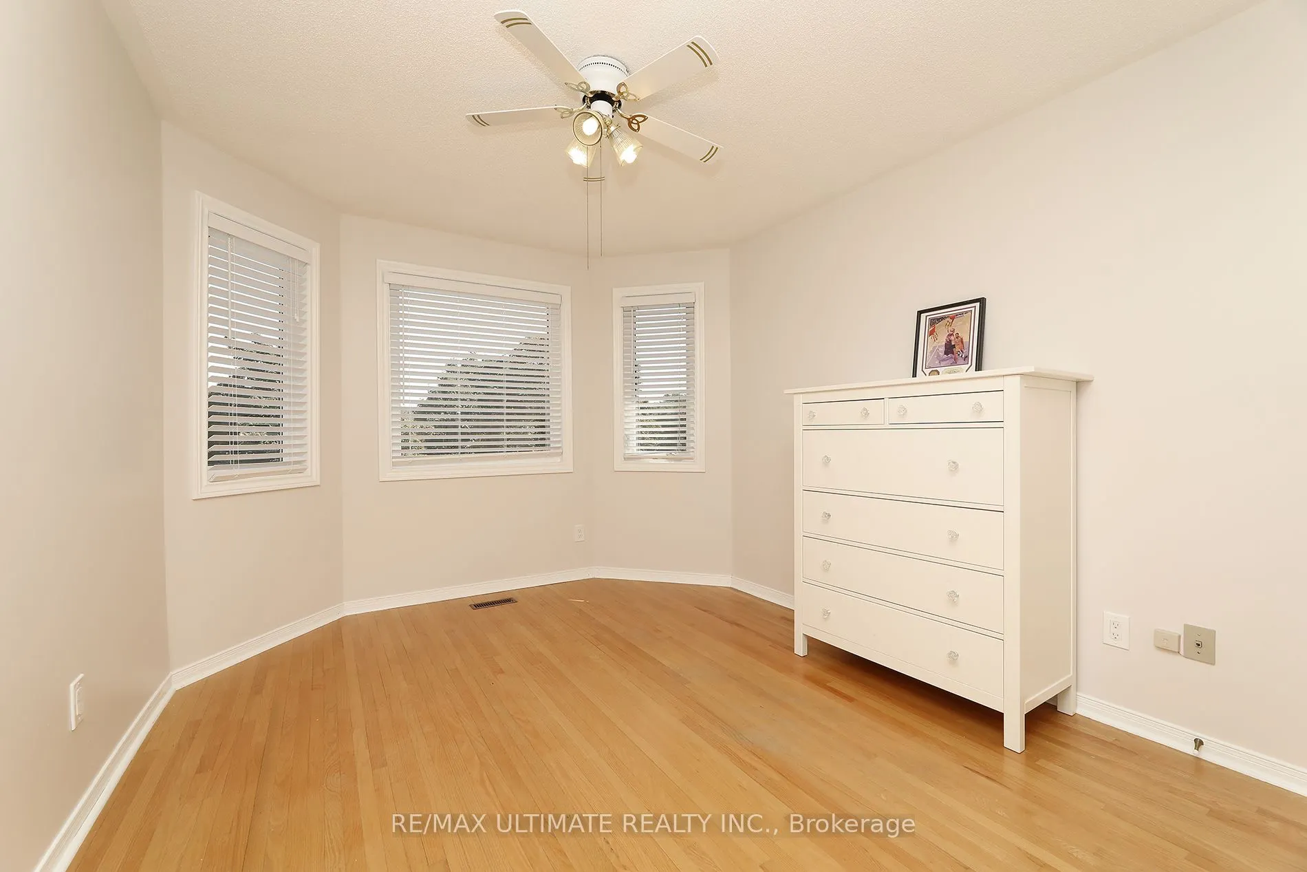 1169 Ewing Crescent