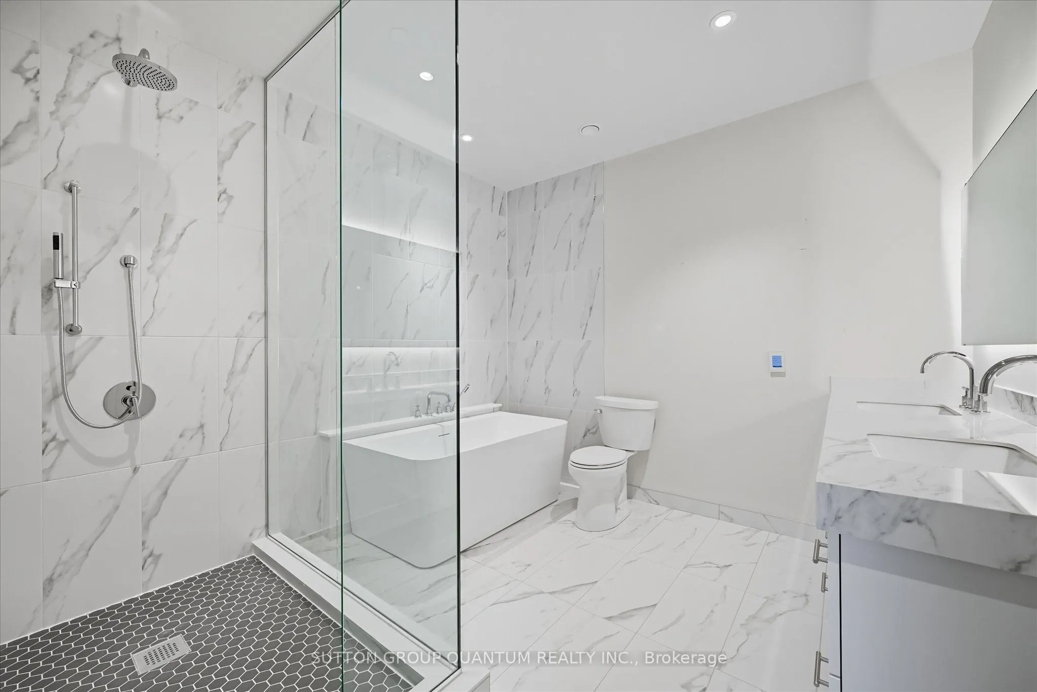 123 Maurice Drive, #409
